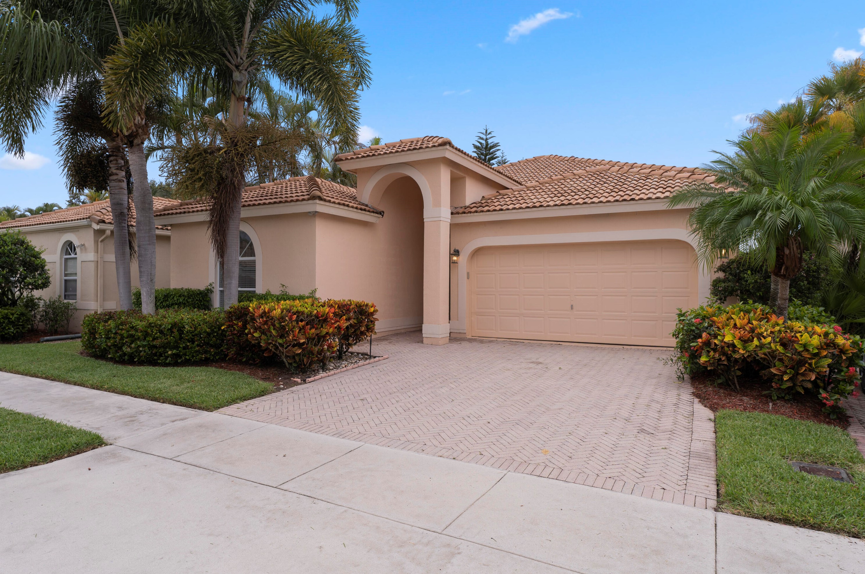 5231 Ventura Dr, Delray Beach, FL 33484