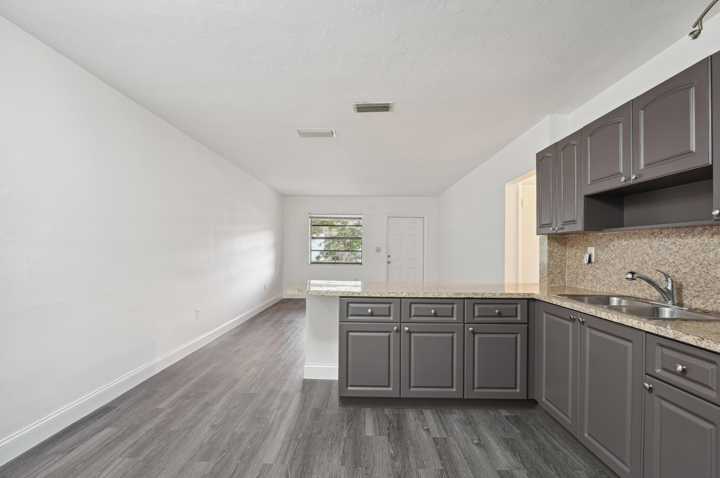 6144 Sw 30th St #e, Hollywood, FL 33023