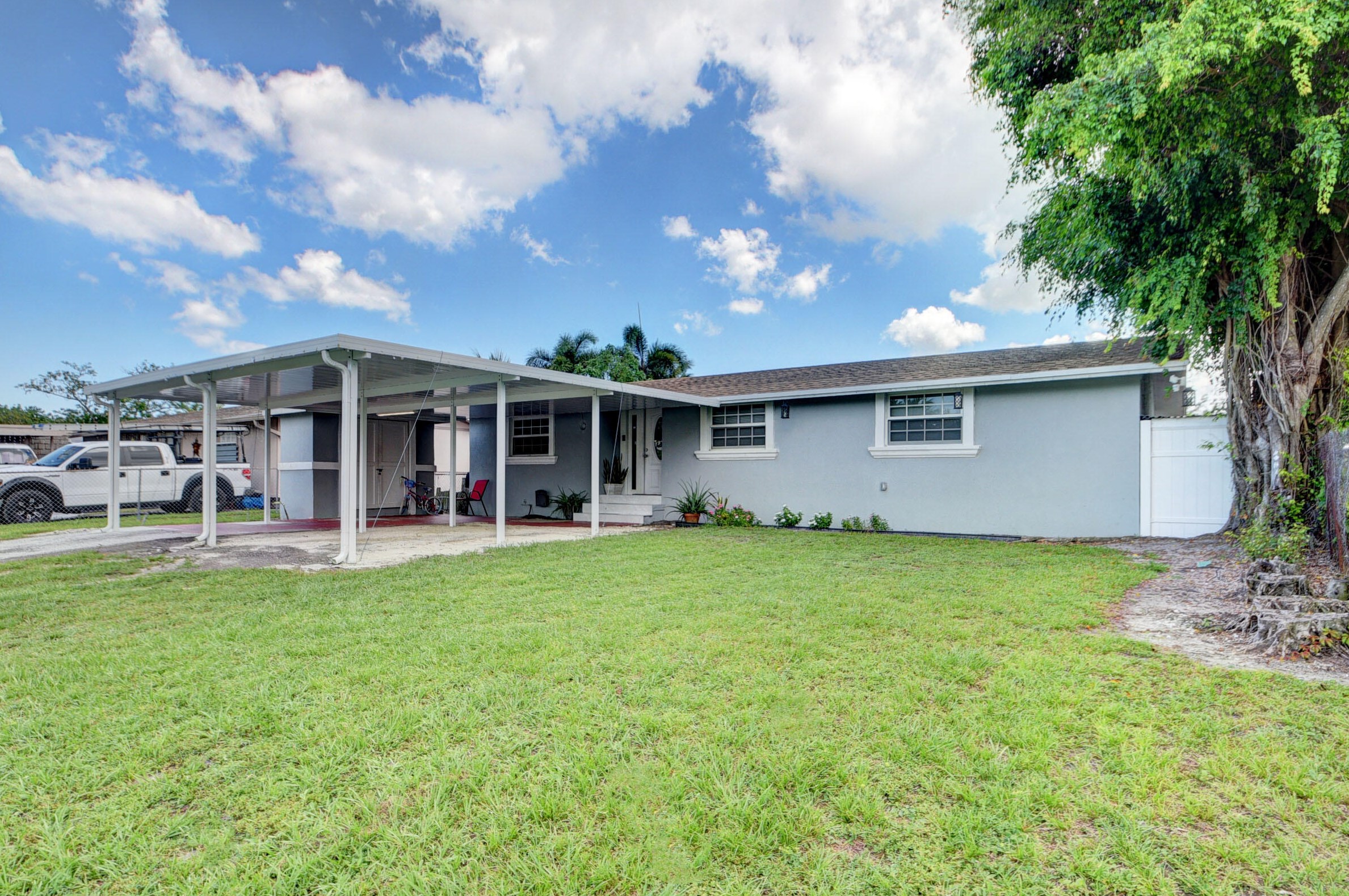 3872 Mackinac Rd, Lake Worth, FL 33462-2220