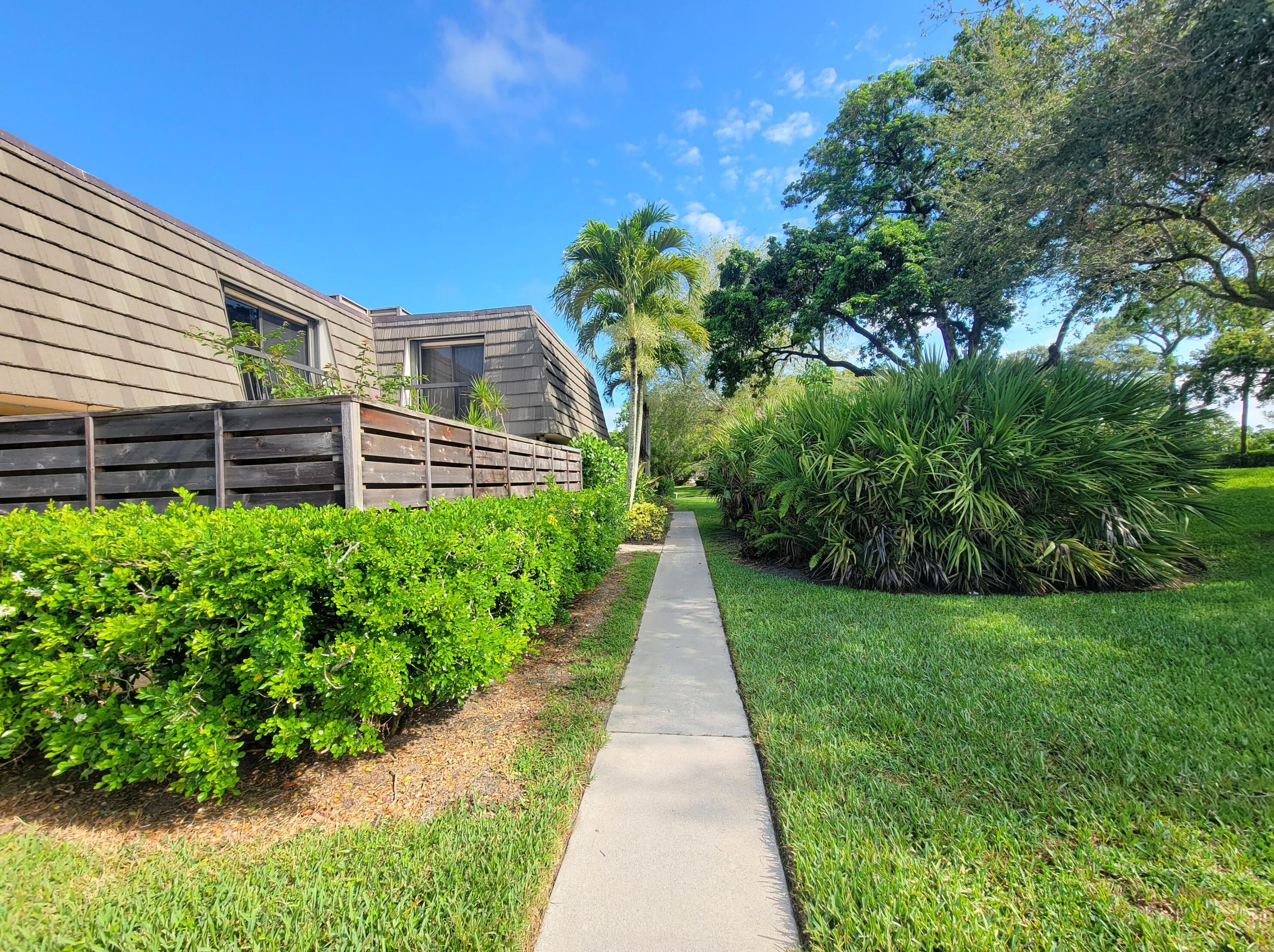 1218 12th Ter, West Palm Beach, FL 33418
