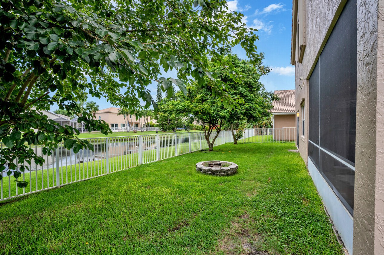 8632 Windy Cir, Boynton Beach FL  33472-5125 exterior