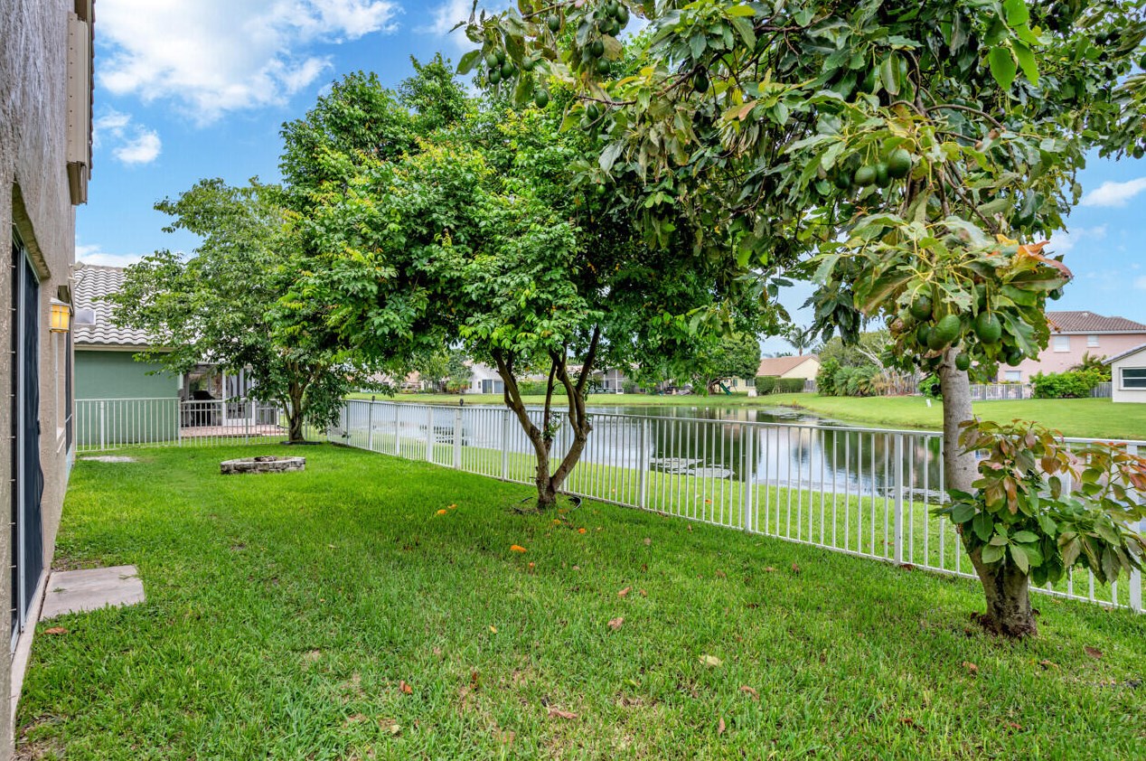 8632 Windy Cir, Boynton Beach FL  33472-5125 exterior