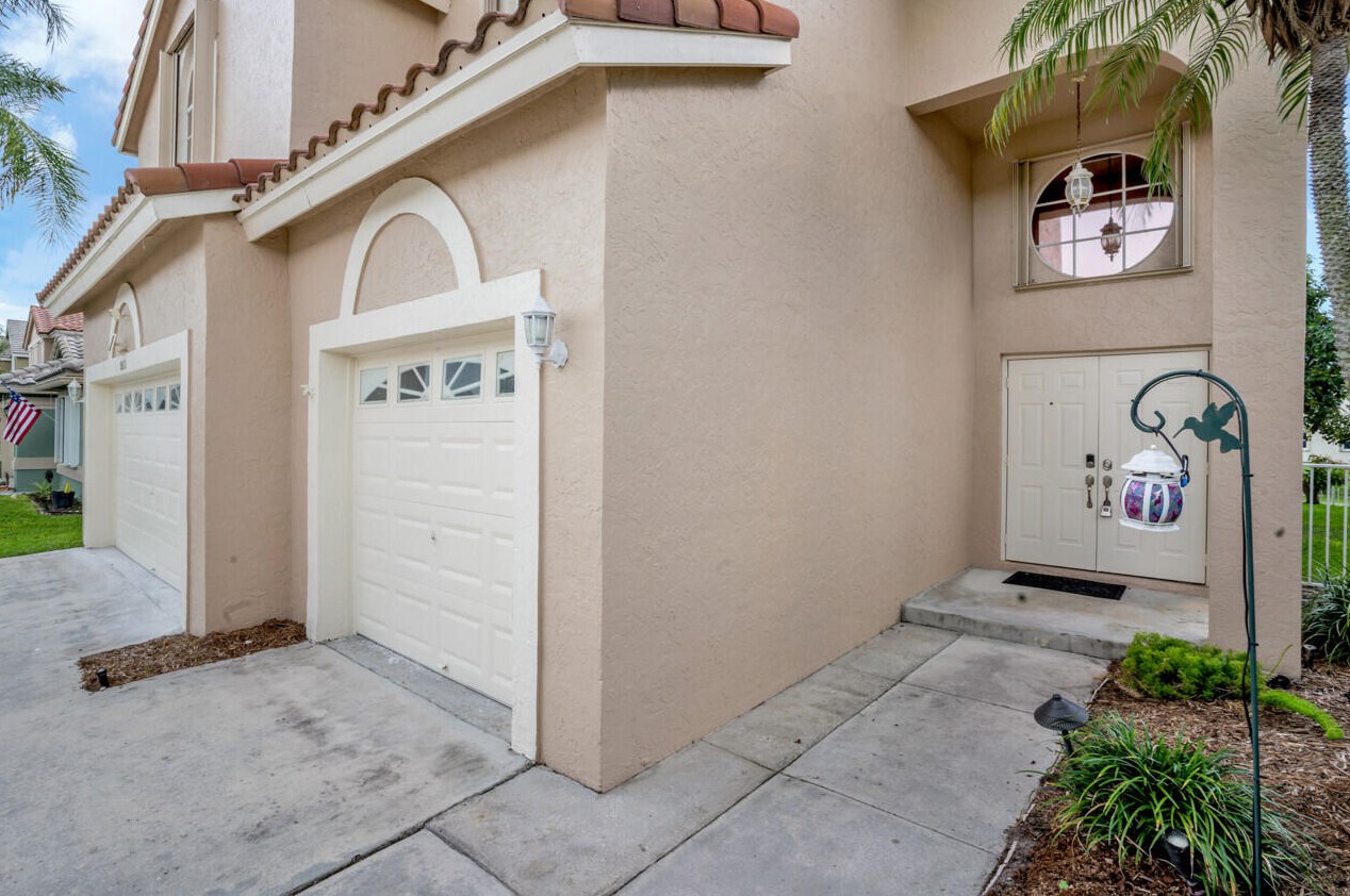 8632 Windy Cir, Boynton Beach, FL 33472-5125