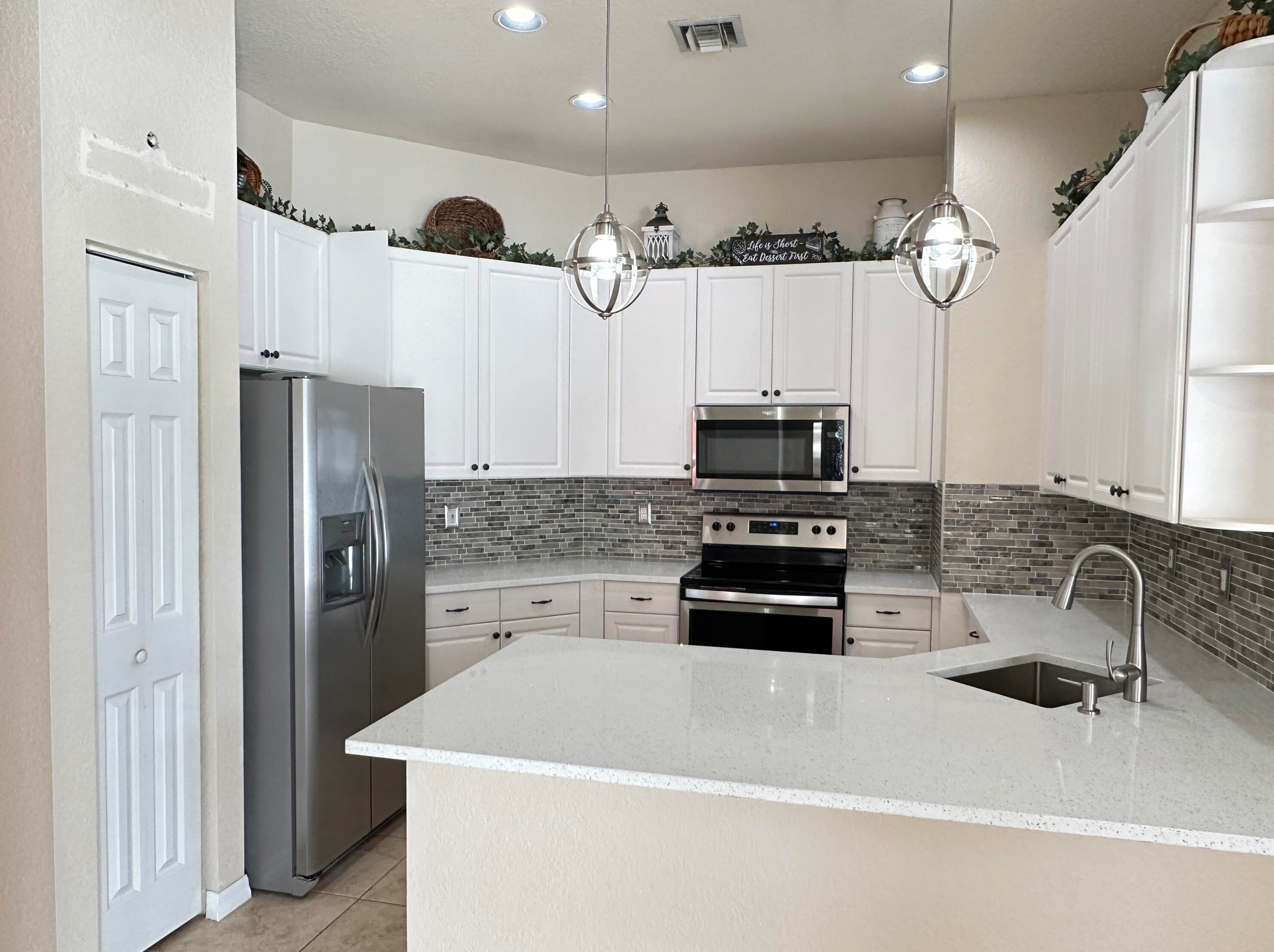 5542 Boynton Gardens Dr, Boynton Beach, FL 33437