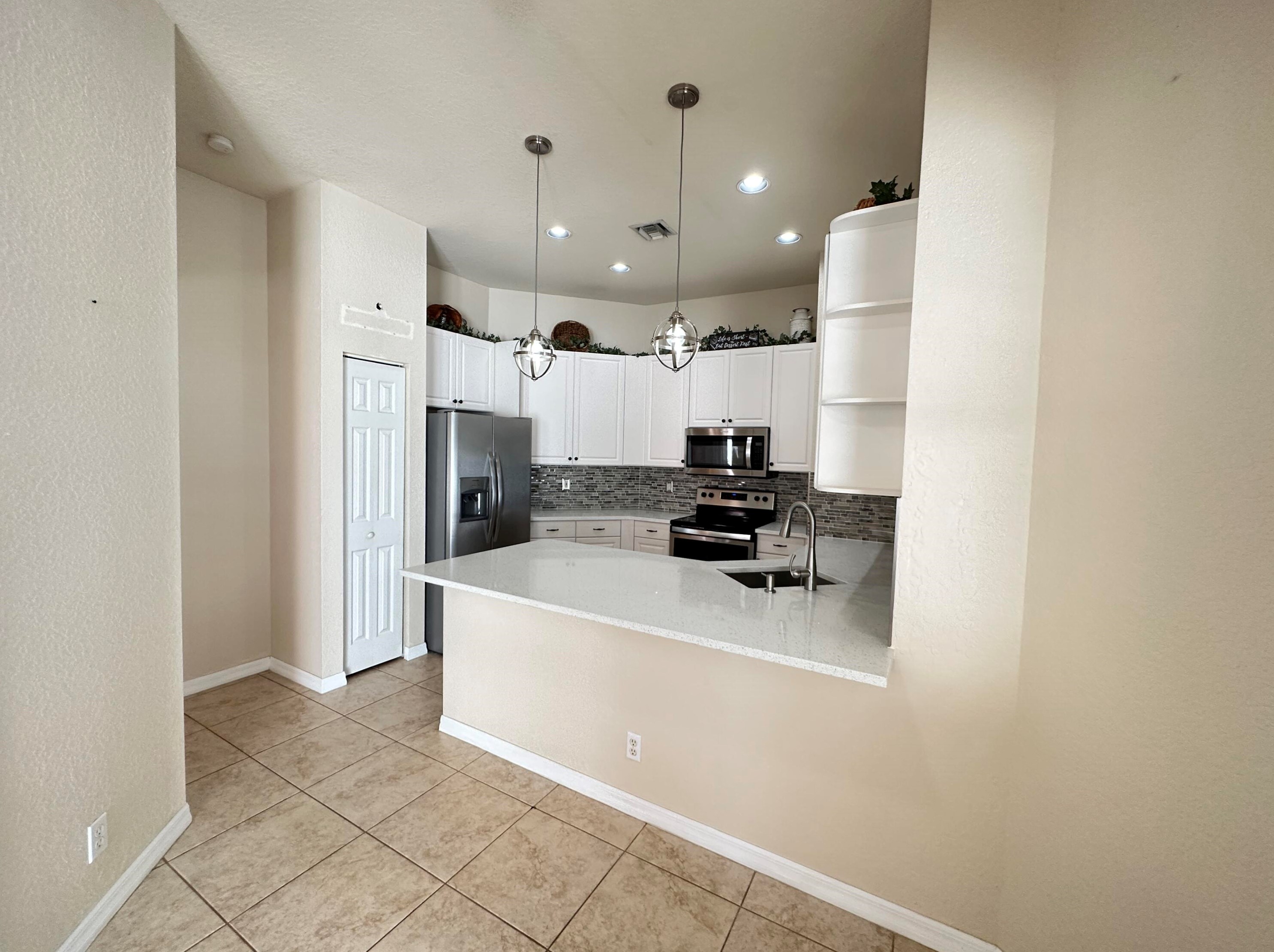 5542 Boynton Gardens Dr, Boynton Beach FL  33437-5342 exterior