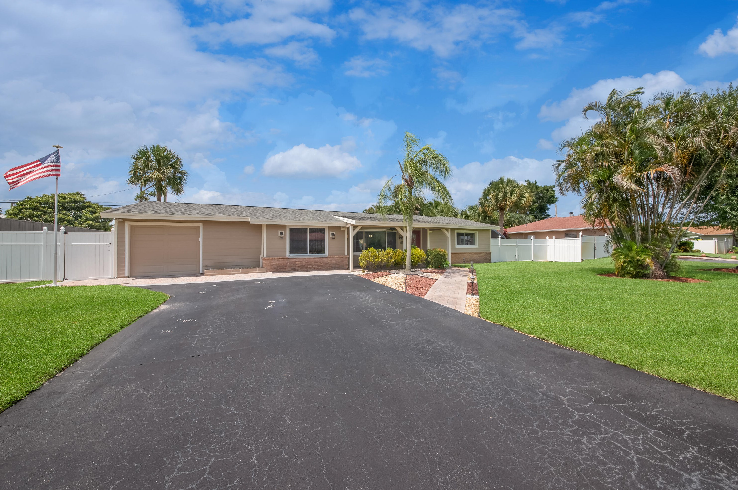 50 Arch Dr, Lake Worth, FL 33467-4806