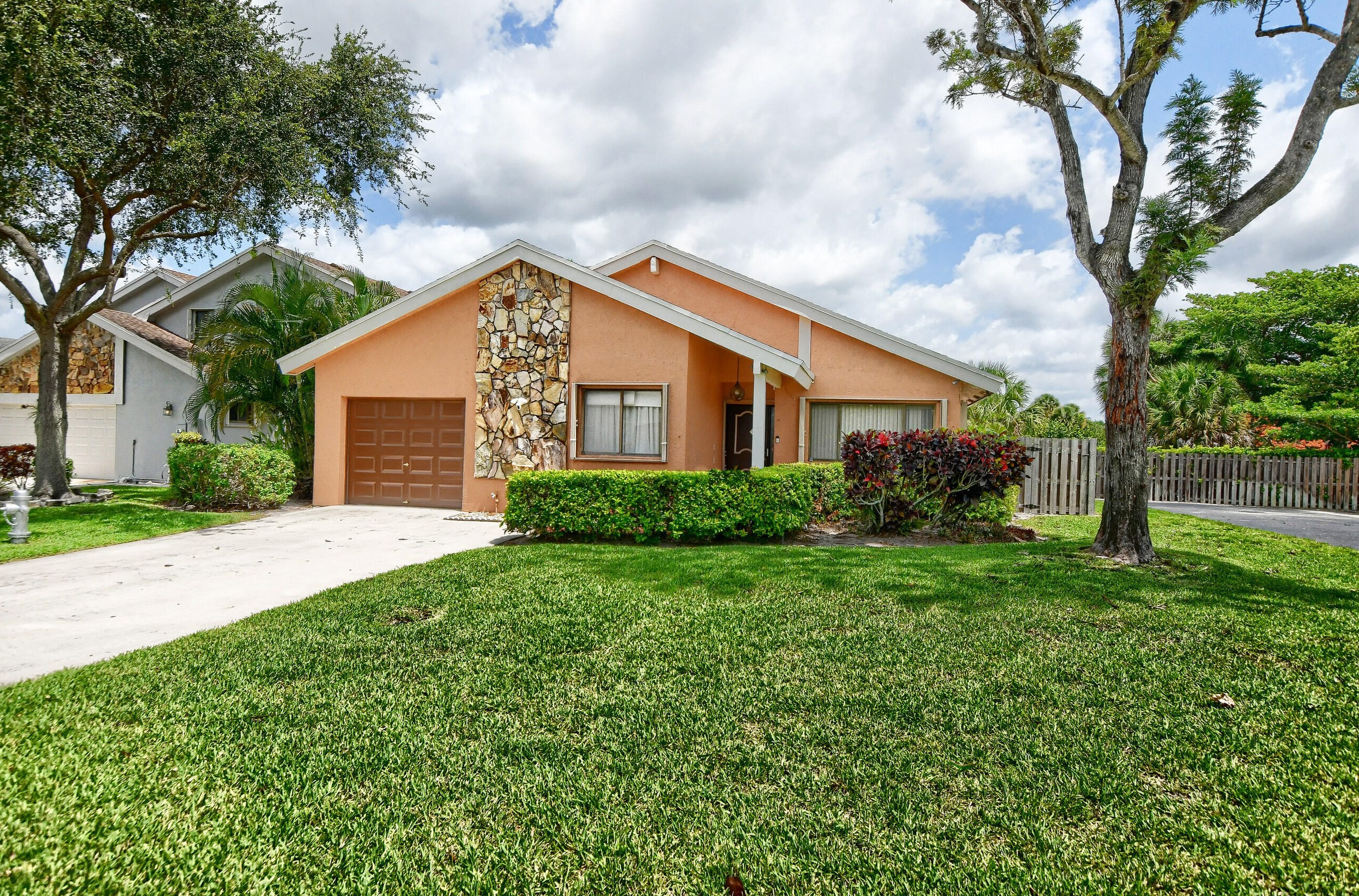 7521 Martinique Blvd, Boca Raton, FL 33433-4932