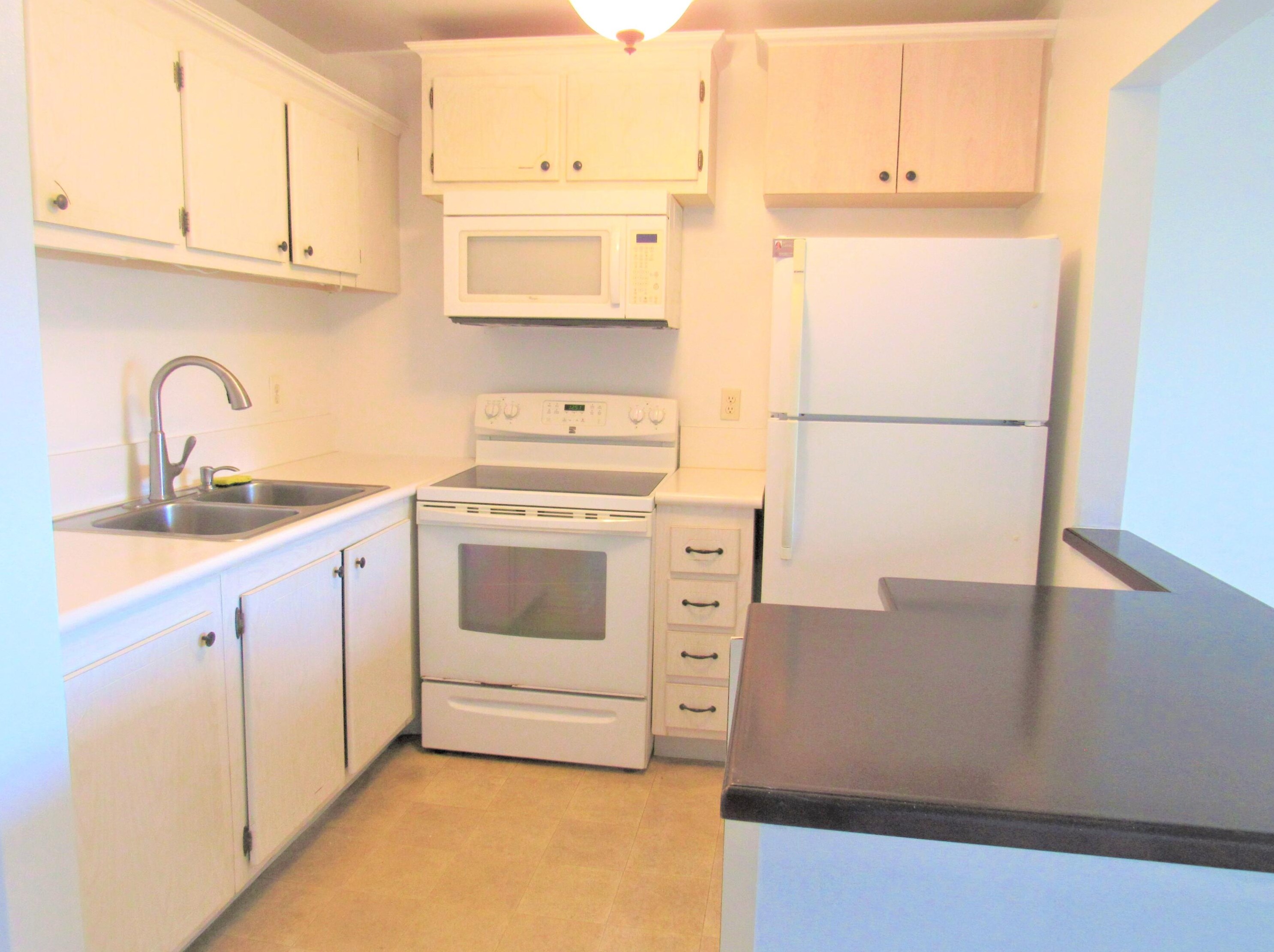 600 Village Green Ct #302, Lake Worth, FL 33461