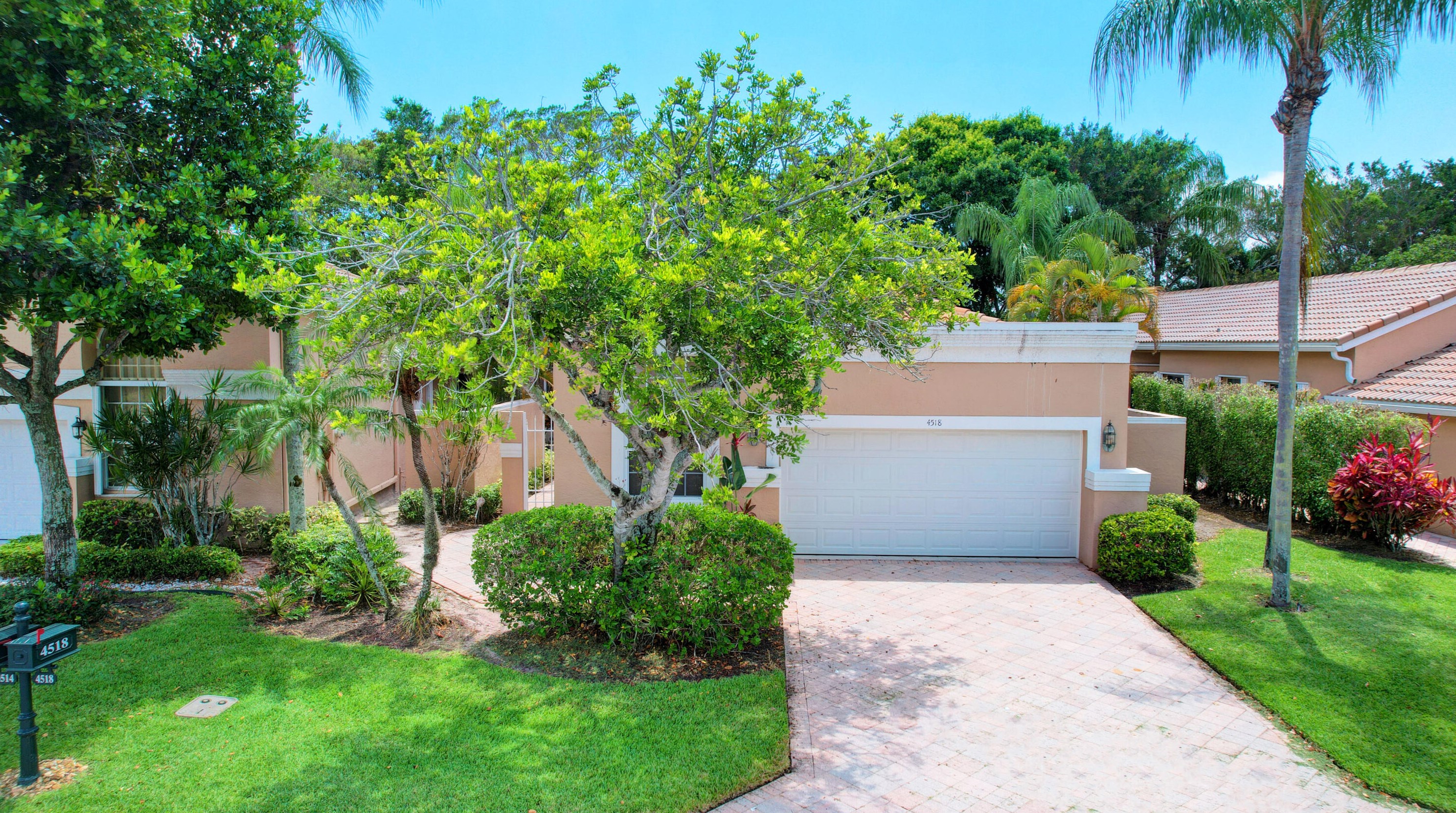 4518 Carlton Golf Dr, Lake Worth FL 33449-8134 exterior