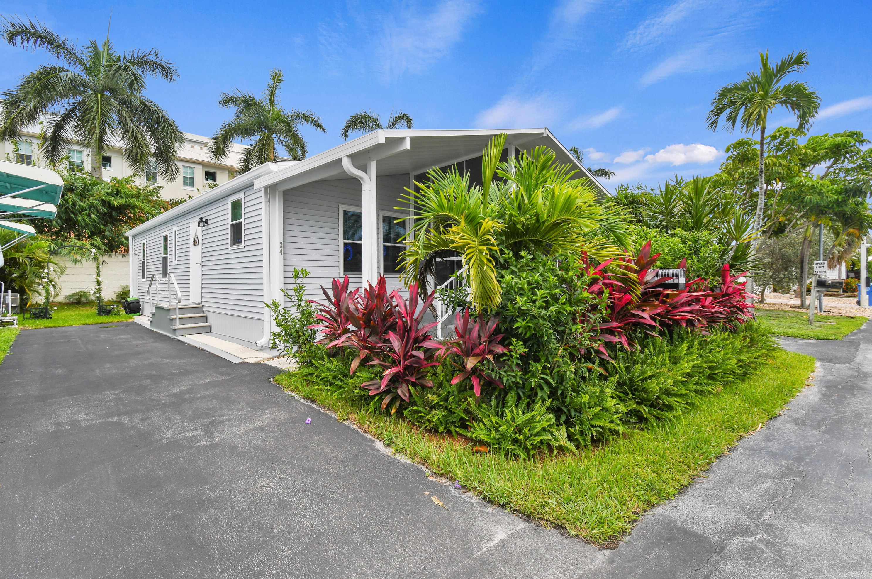 24 E View St, Lake Worth, FL 33462