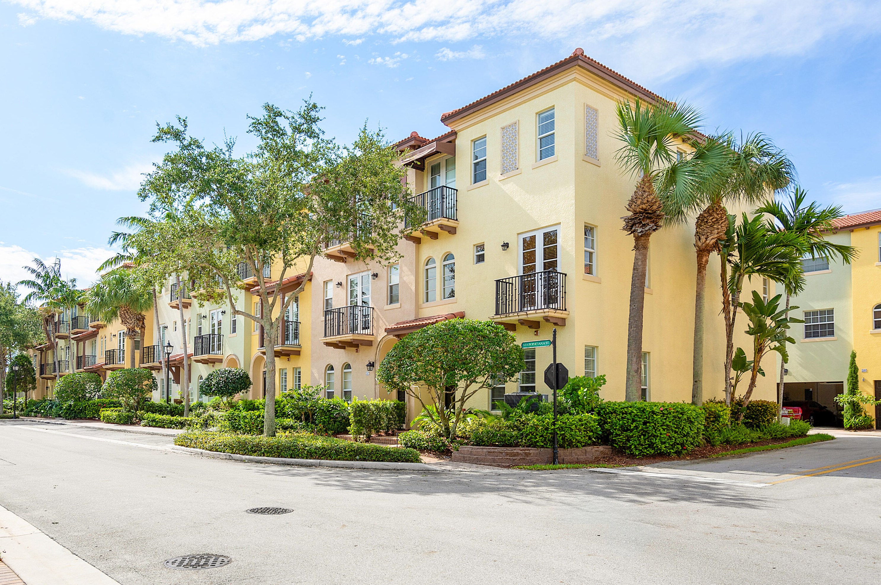 31 Via Floresta Dr, Boca Raton, FL 33487-1579