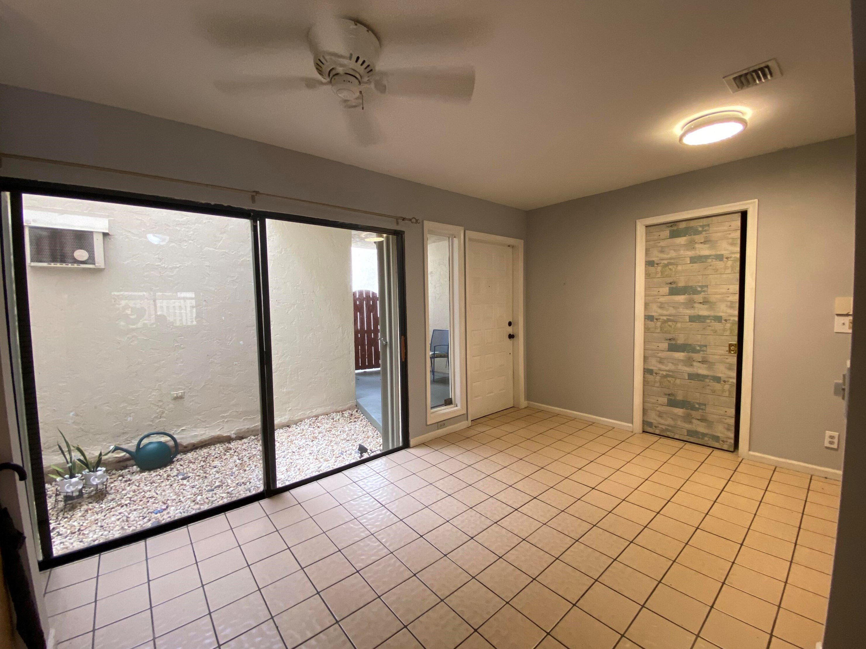 1800 Embassy Dr #108, West Palm Beach, FL 33401