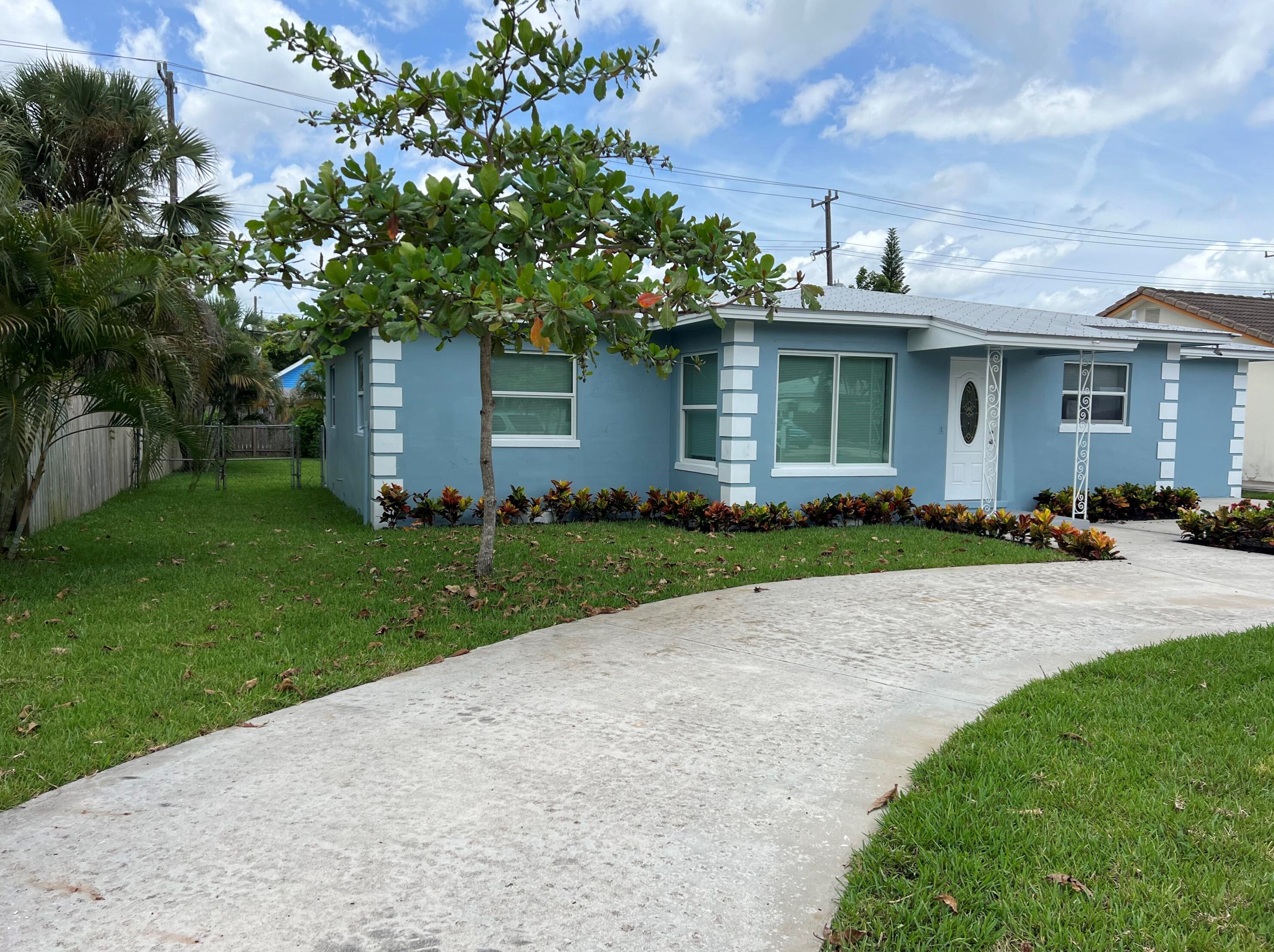 711 B St, Lake Worth, FL 33460-2428