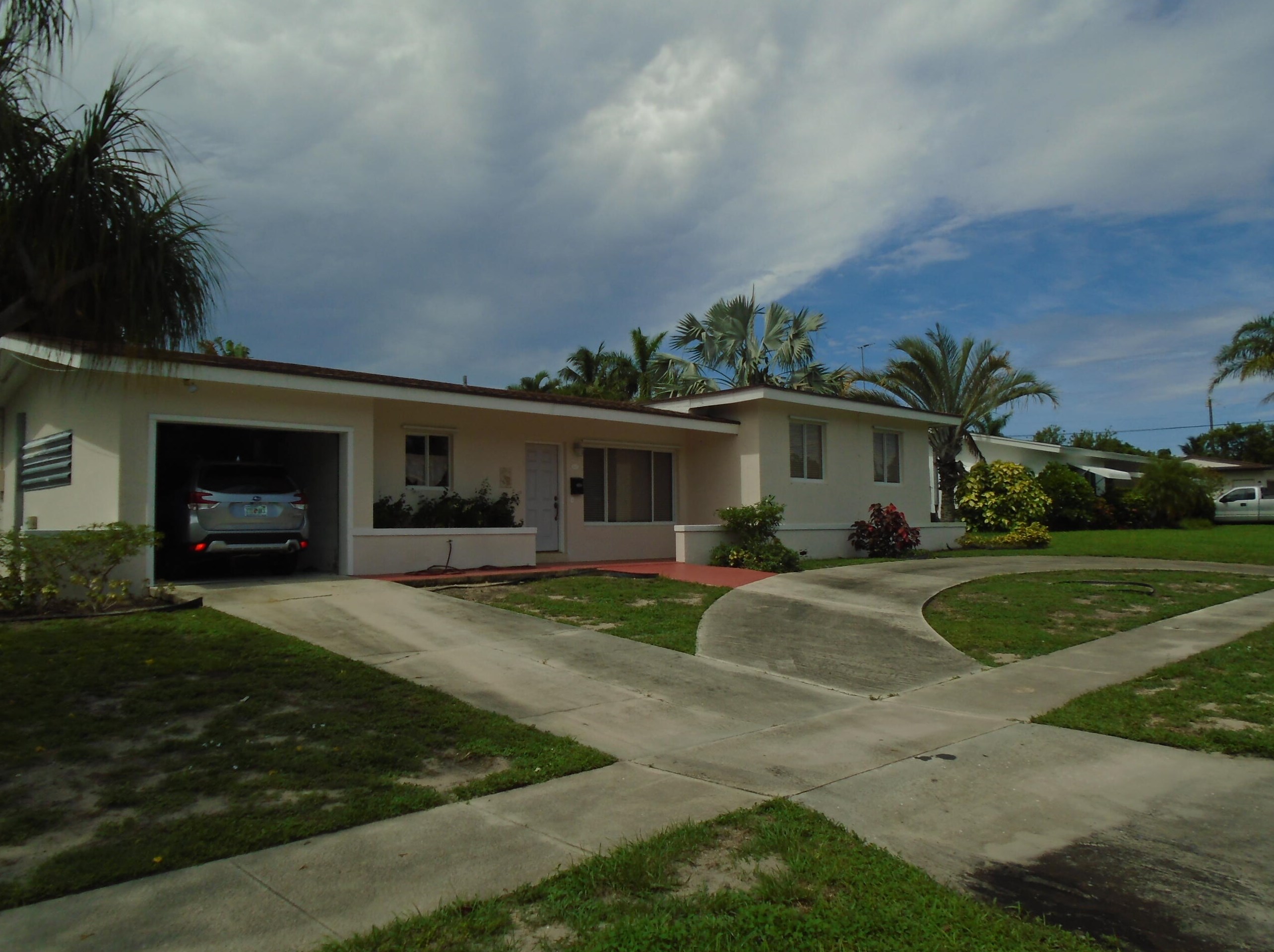 1412 Lake Victoria Dr, Lake Worth, FL 33461-6123