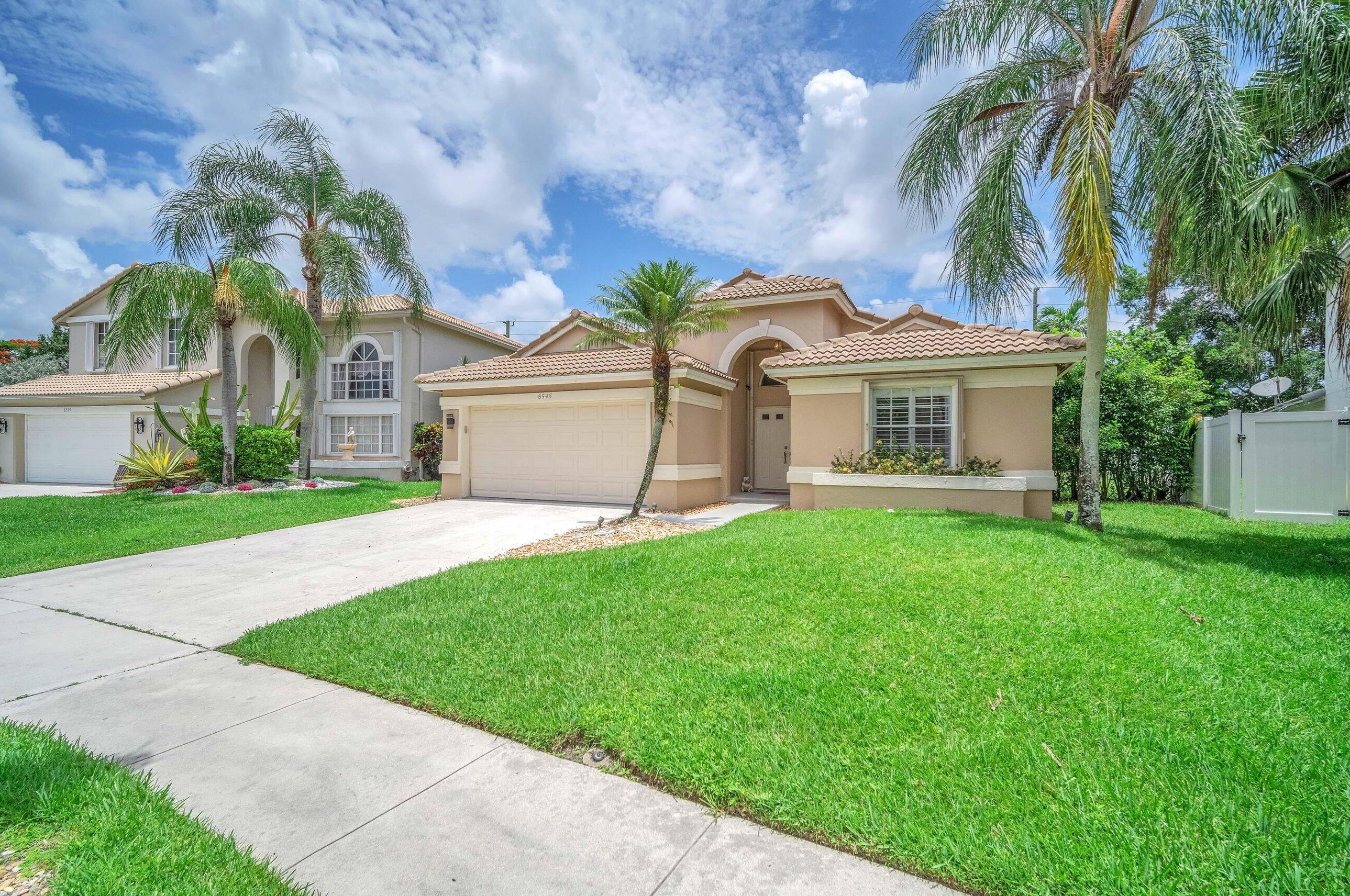 8545 Windy Cir, Boynton Beach, FL 33472-5124
