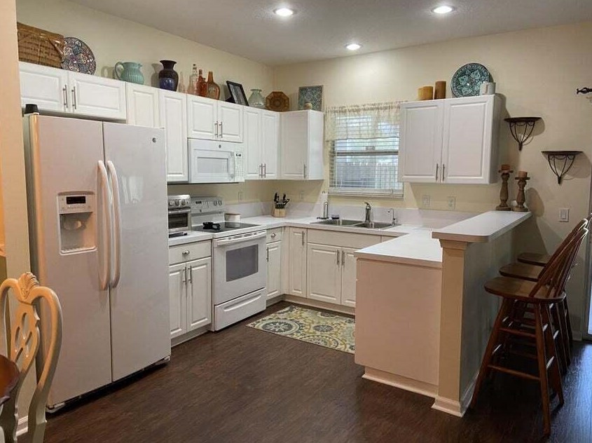 230 Leland Ln, Lake Worth, FL 33463-5239