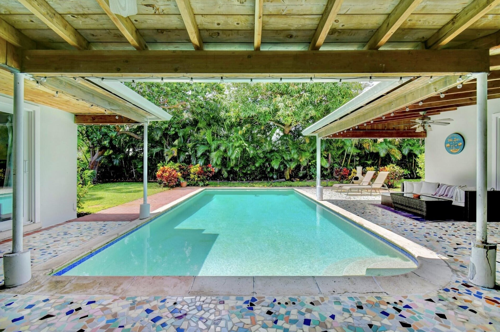 909 27th Ter, Boynton Beach FL  33435-7913 exterior