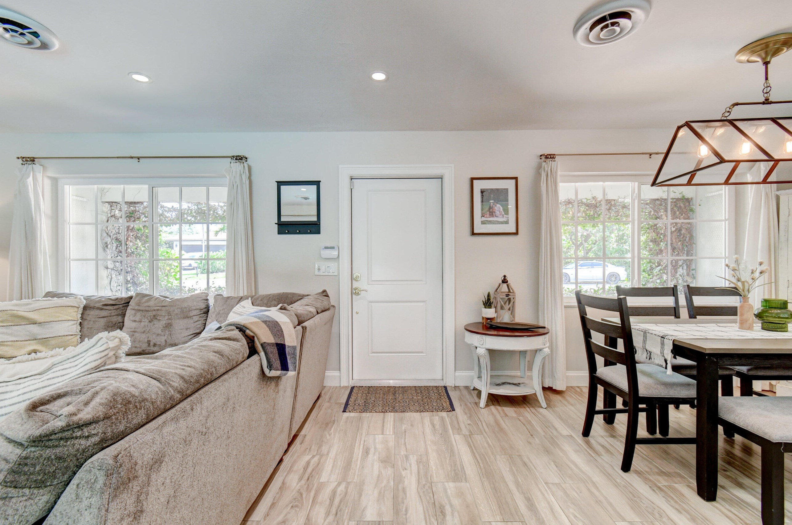 909 27th Ter, Boynton Beach FL  33435-7913 exterior