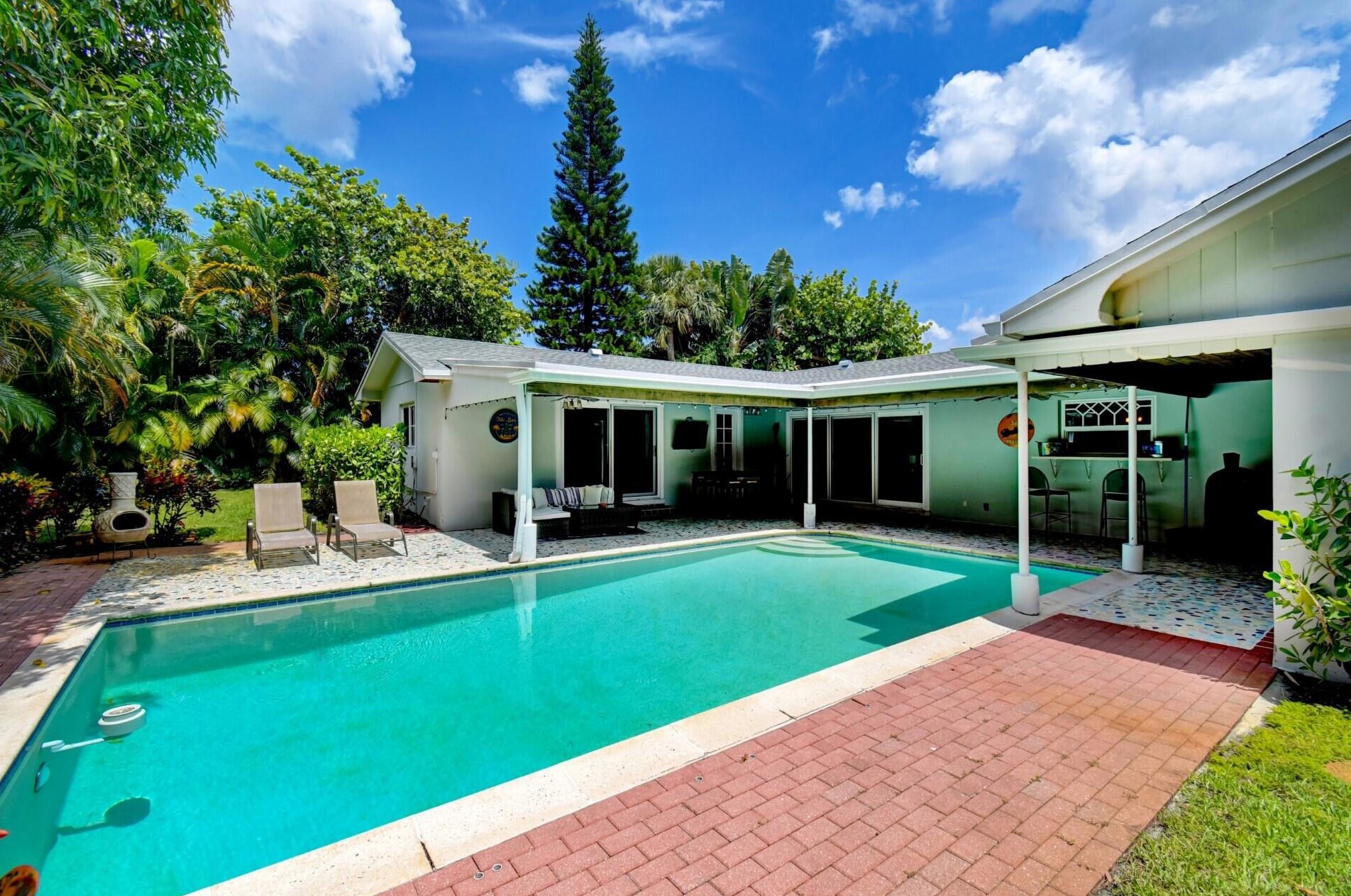 909 27th Ter, Boynton Beach FL  33435-7913 exterior