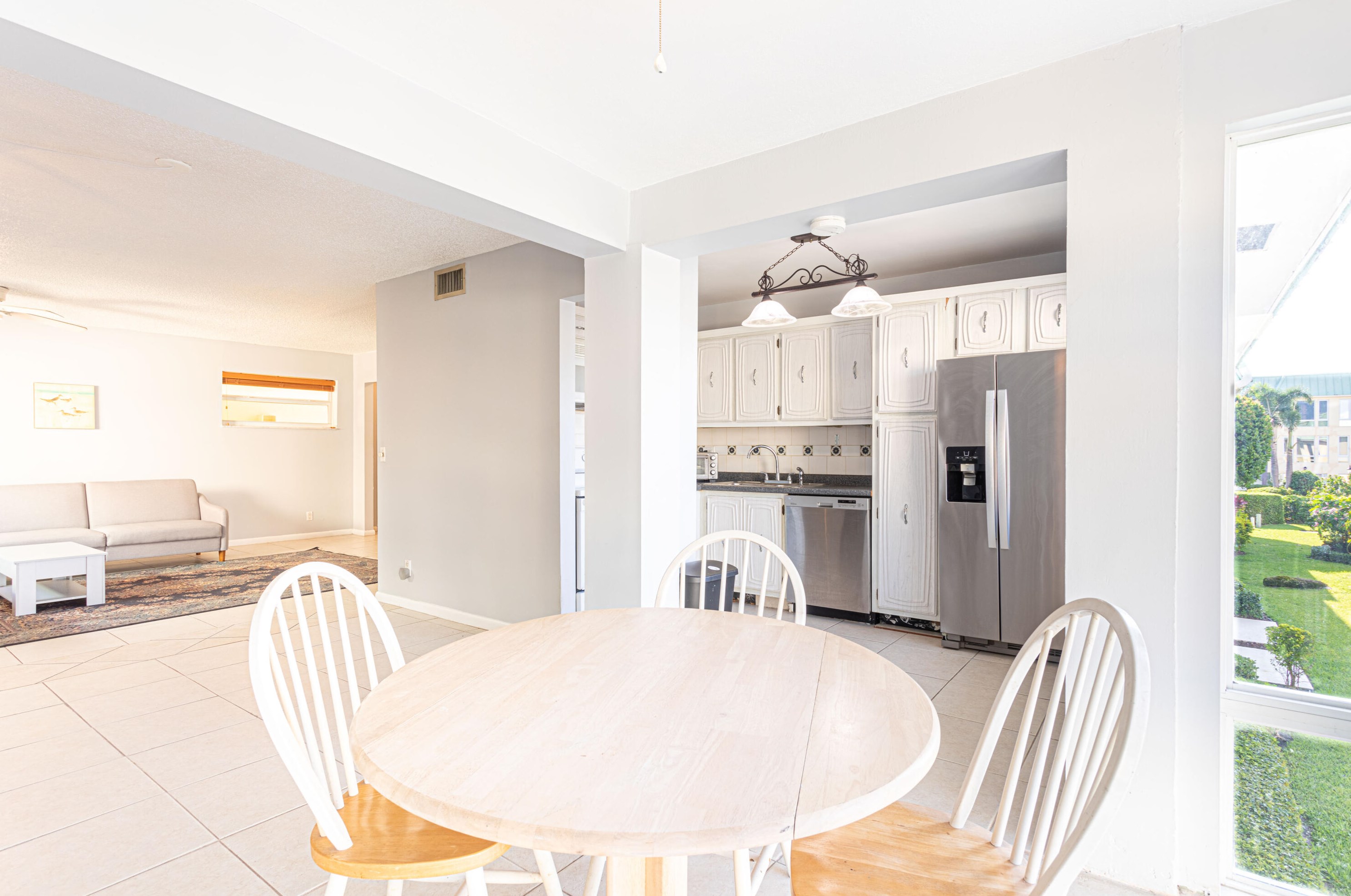19 Colonial Club Dr #204, Boynton Beach, FL 33435