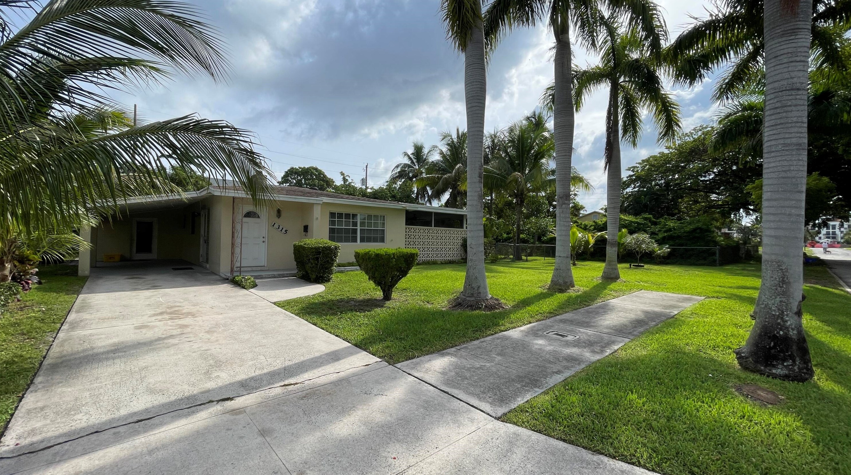 1315 Longwood St, West Palm Beach, FL 33401