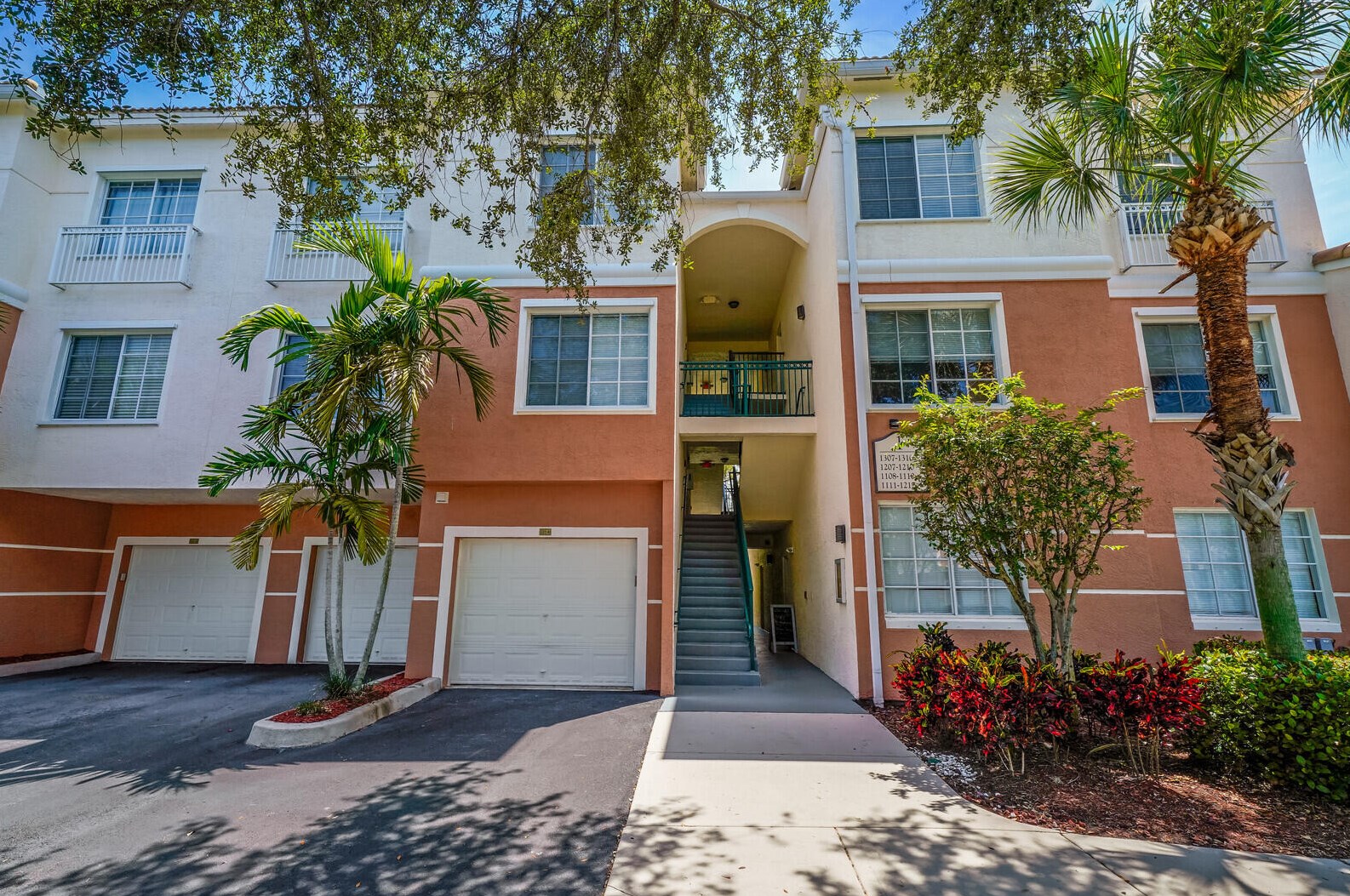 1310 Myrtlewood Cir E, West Palm Beach, FL 33418