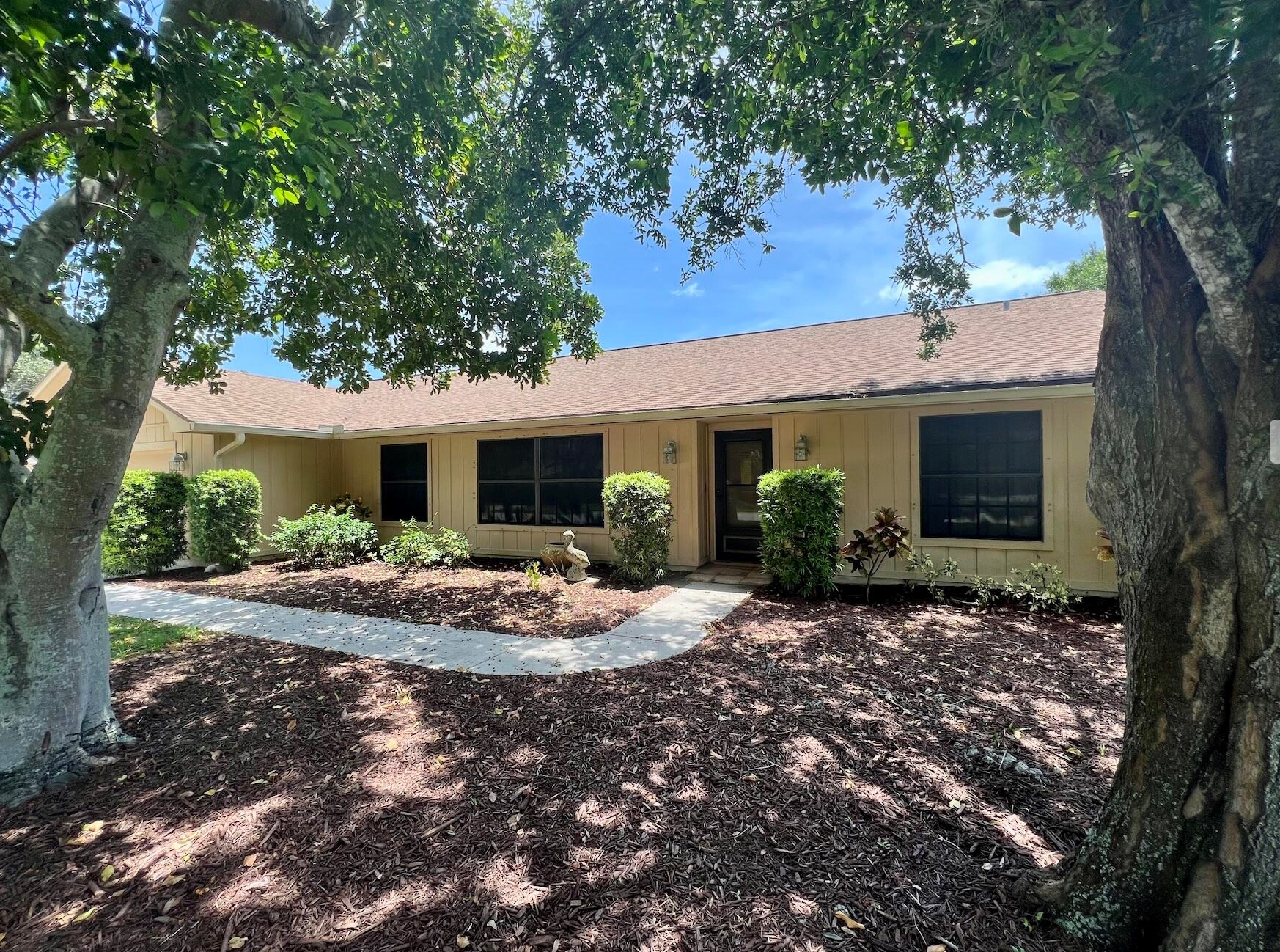 560 E Forest Trl, Vero Beach, FL 32962