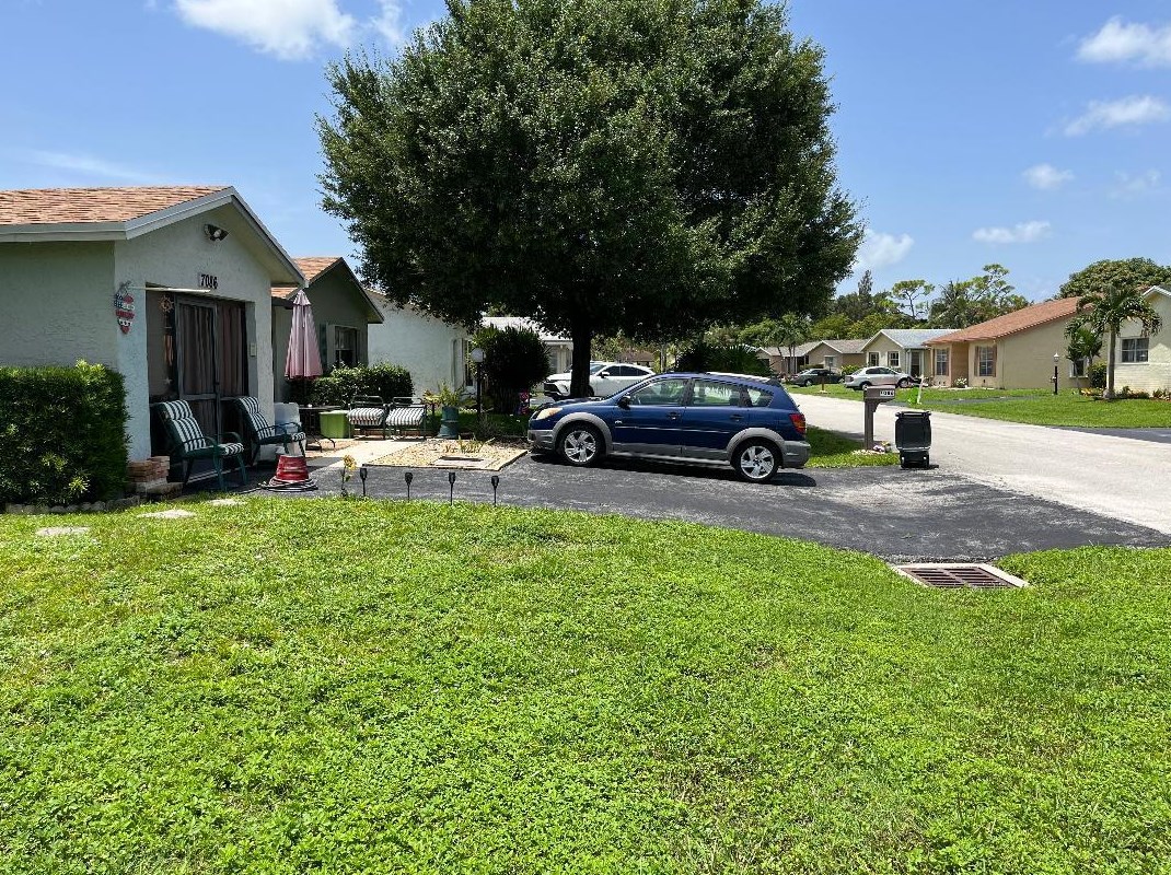 7086 Pine Bluff Dr, Lake Worth, FL 33467-8880