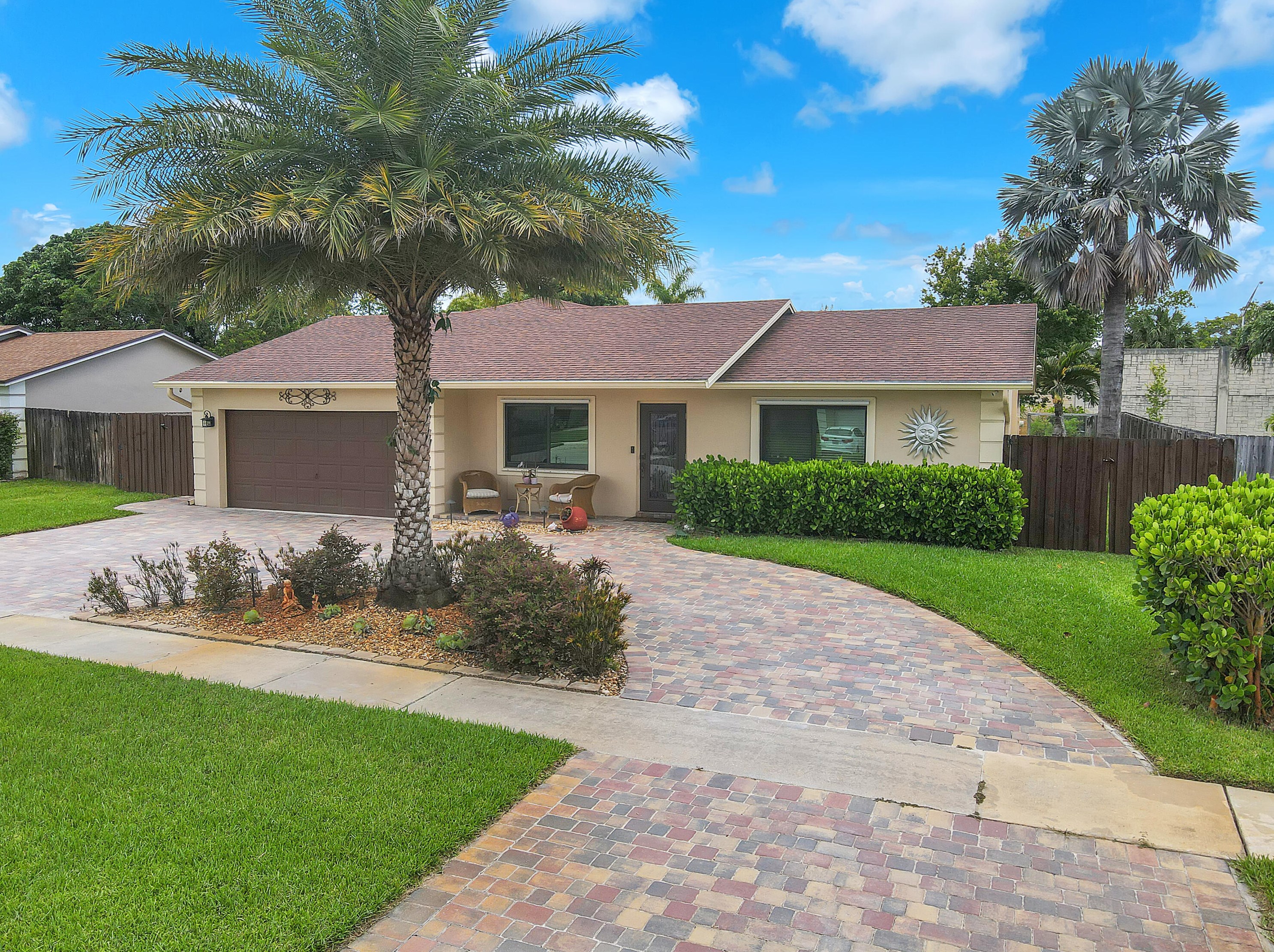 19379 Delaware Cir, Boca Raton, FL 33434-2669