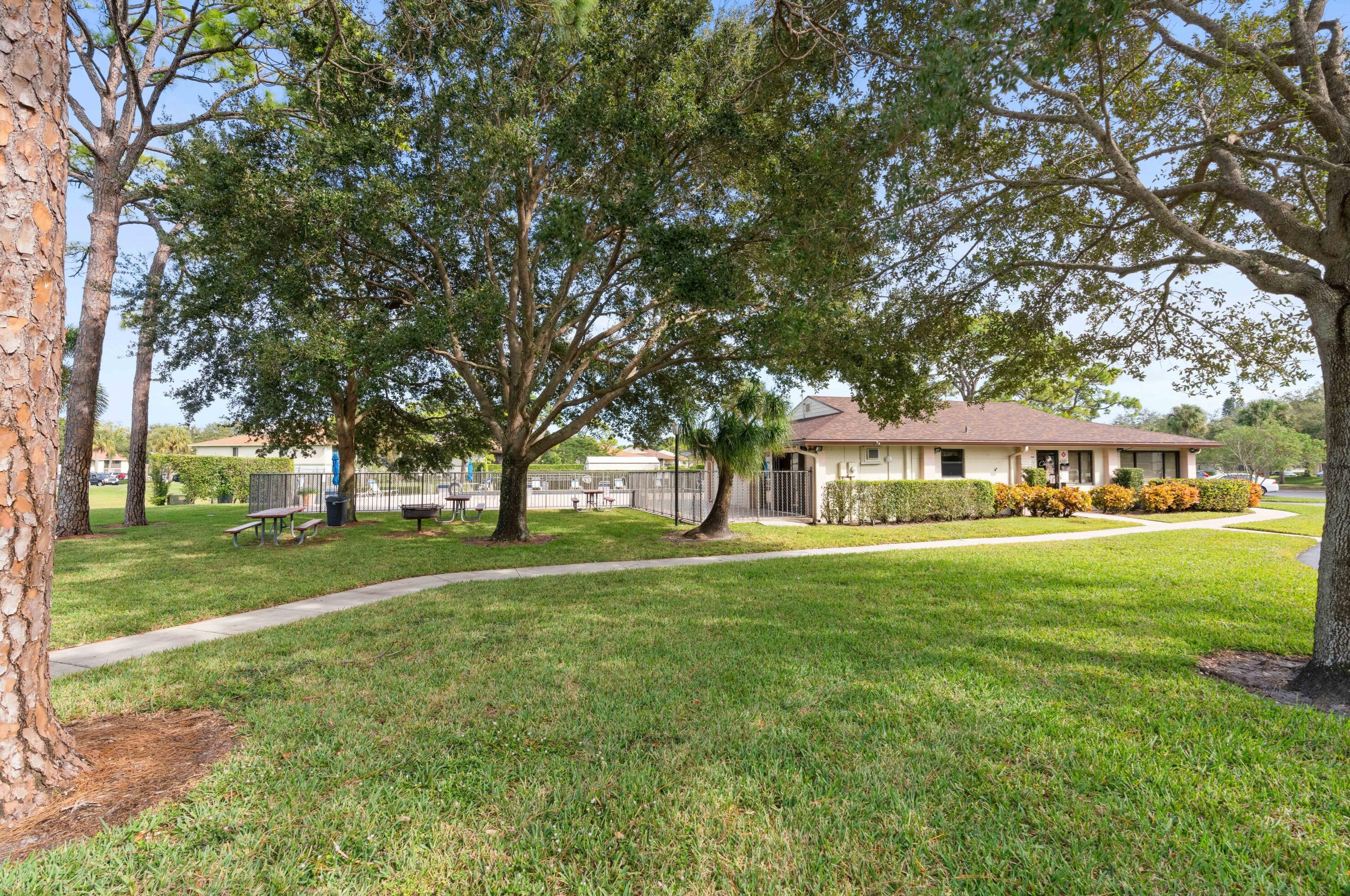 6560 Chasewood Dr, Jupiter FL  33458-5836 exterior