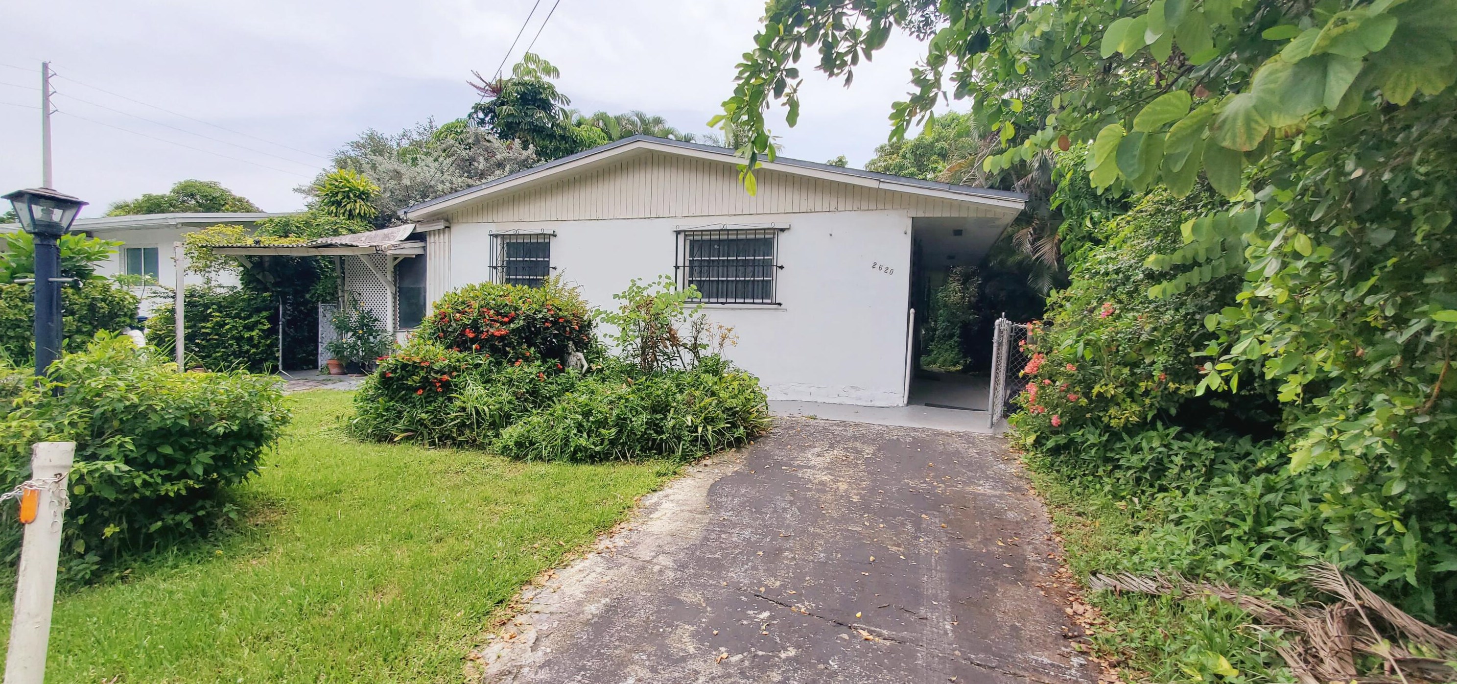 2620 205th St, Miami, FL 33056-1567