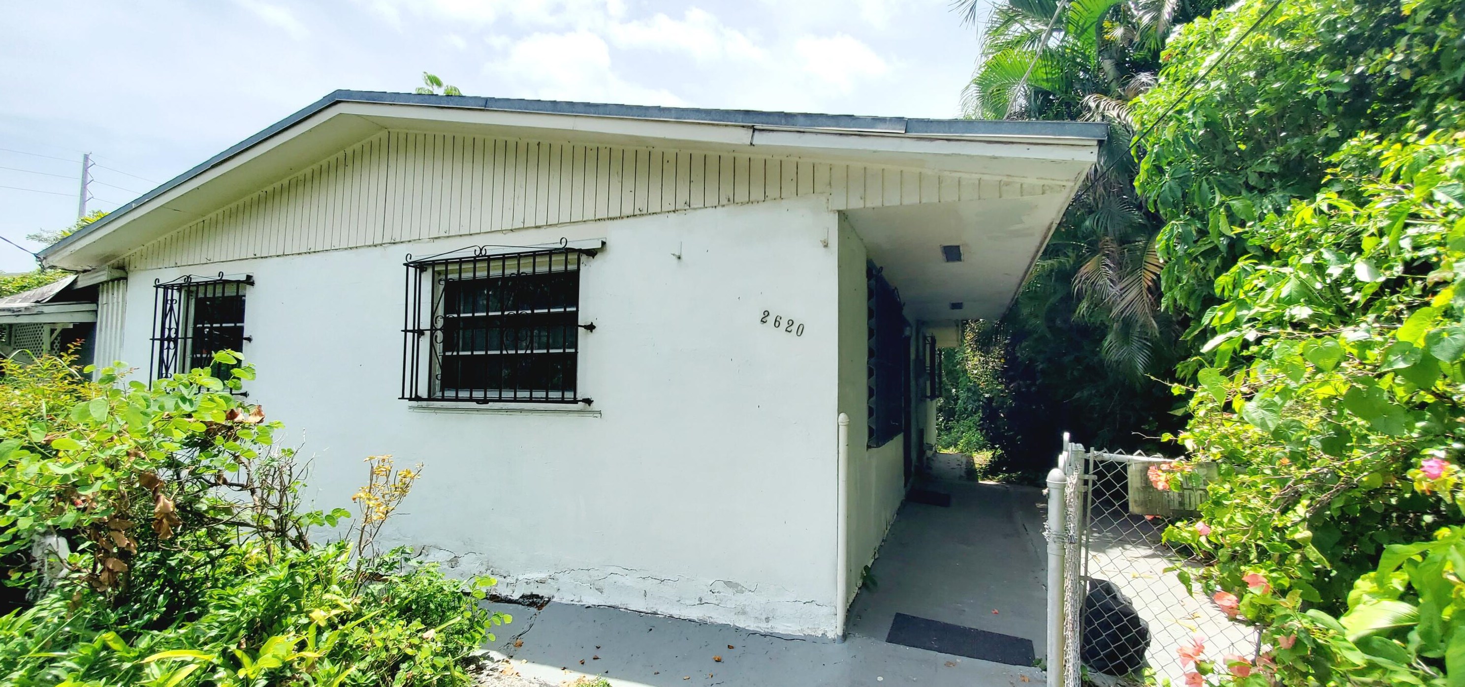 2620 205 St, Miami FL 33056-1227 exterior