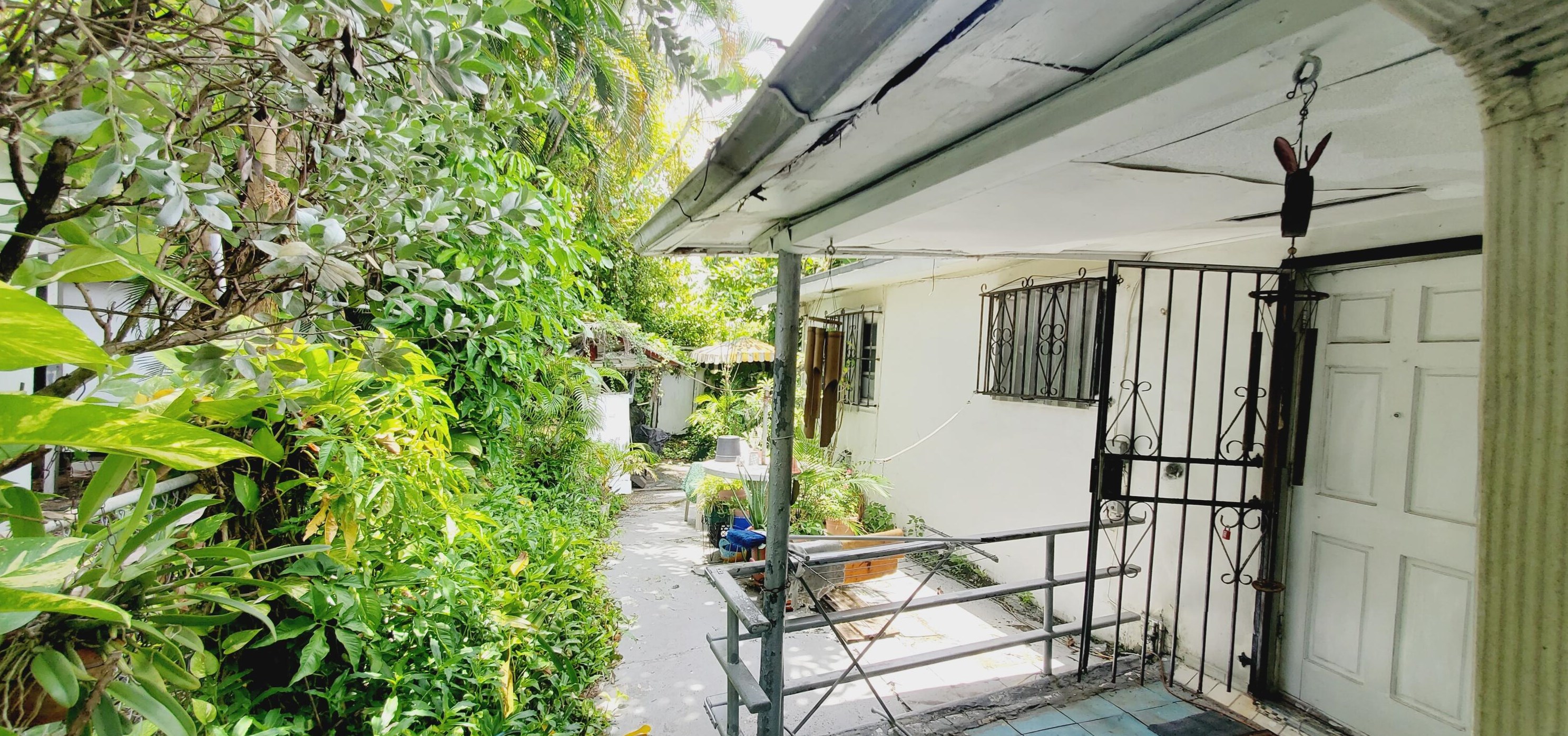 2620 205 St, Miami FL 33056-1227 exterior