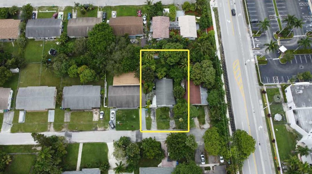 2620 205 St, Miami FL 33056-1227 exterior
