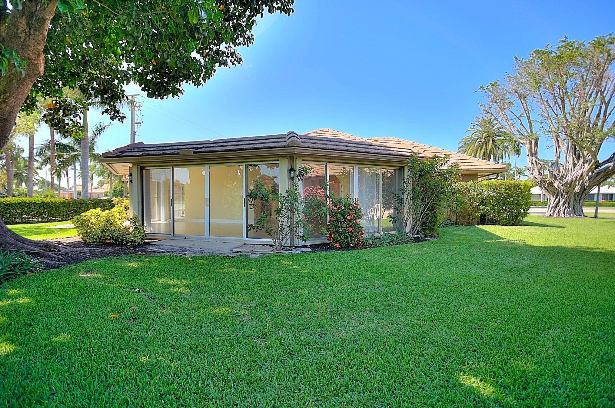 137 Clubhouse Blvd, Lake Worth, FL 33462-1346