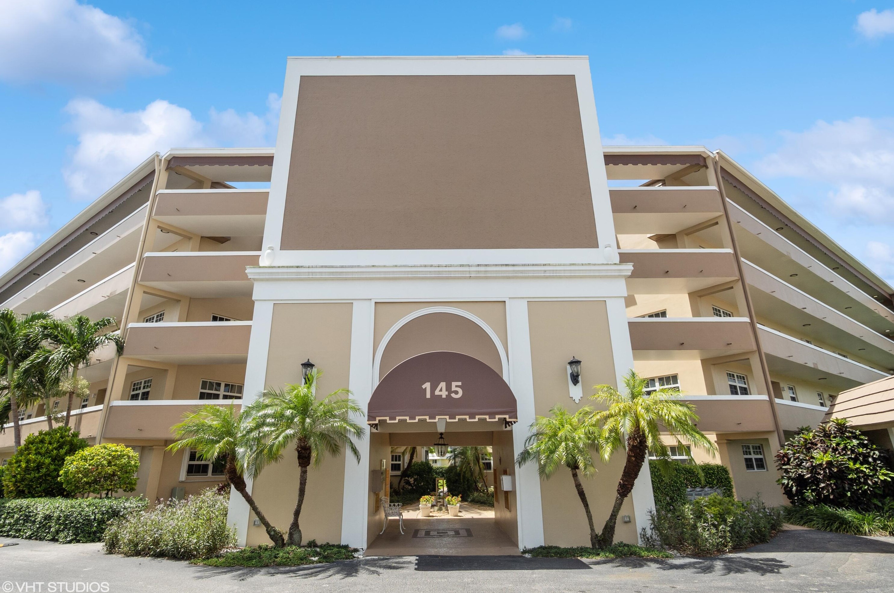 145 Atlantis Blvd #ph3, Lake Worth, FL 33462