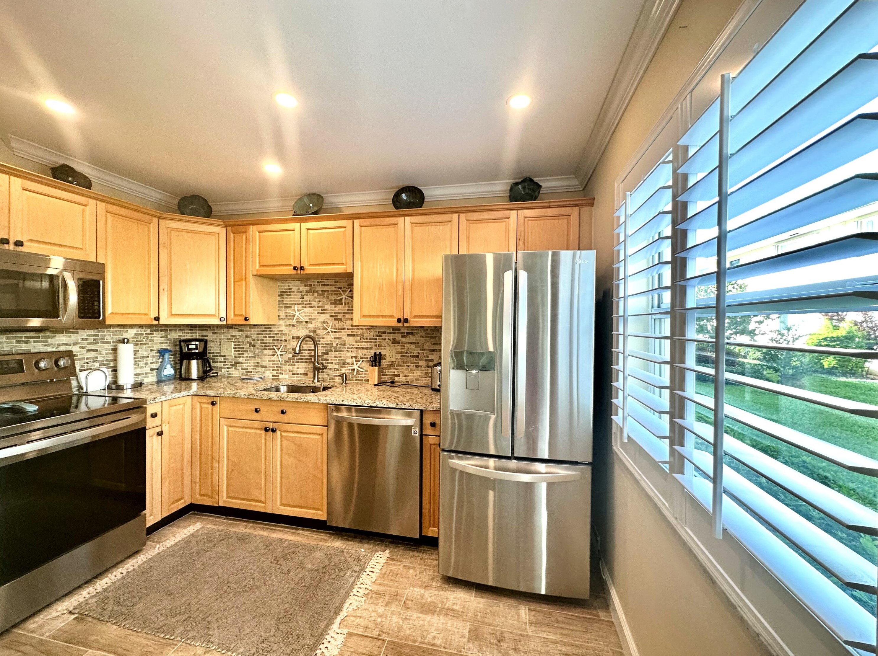 18 Colonial Club Dr #104, Boynton Beach, FL 33435