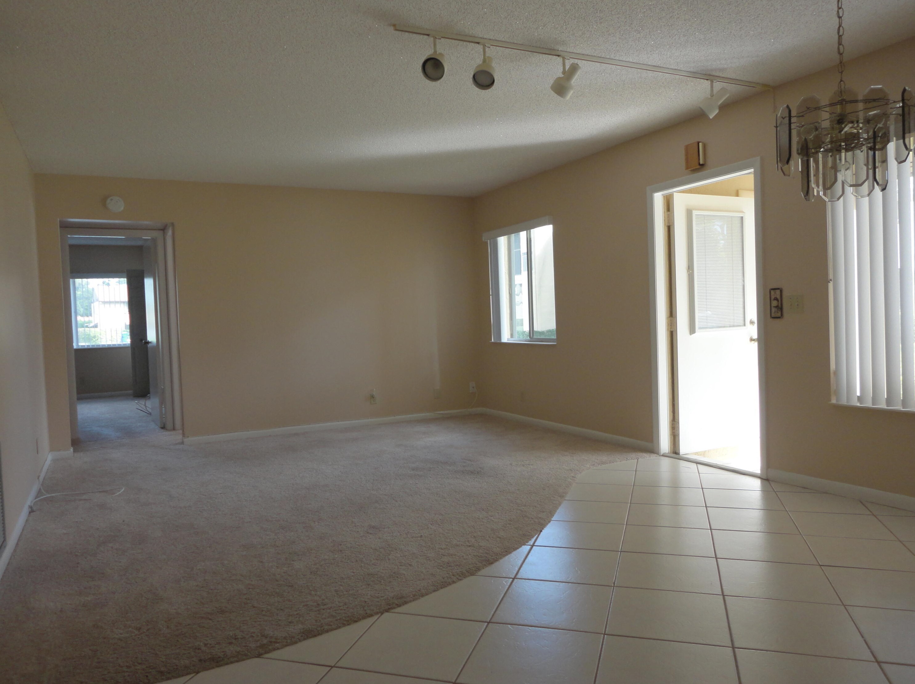 215 Pine Hov Cir, Lake Worth, FL 33463-9225