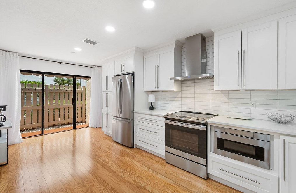 131 Palm Ave, Jupiter, FL 33477-5152