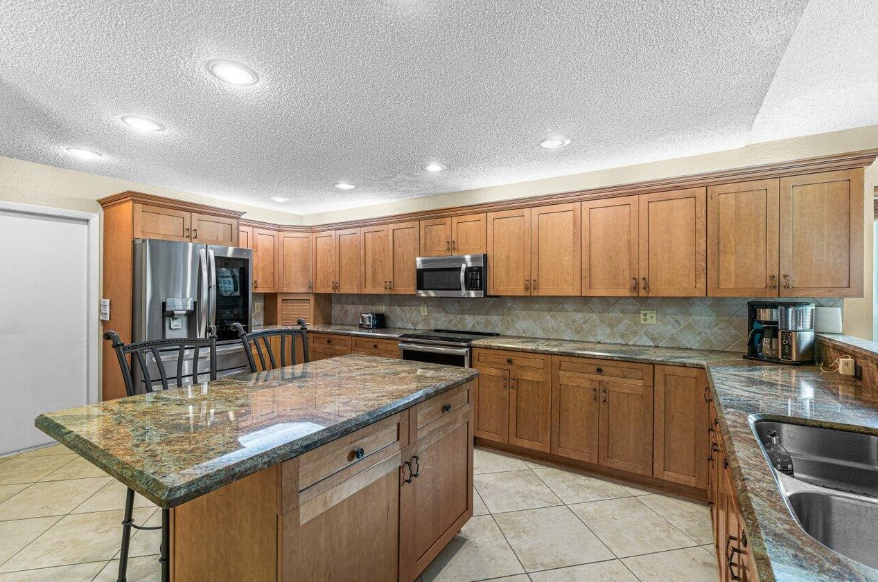 22075 Flower Dr, Boca Raton FL 33428-4627 exterior