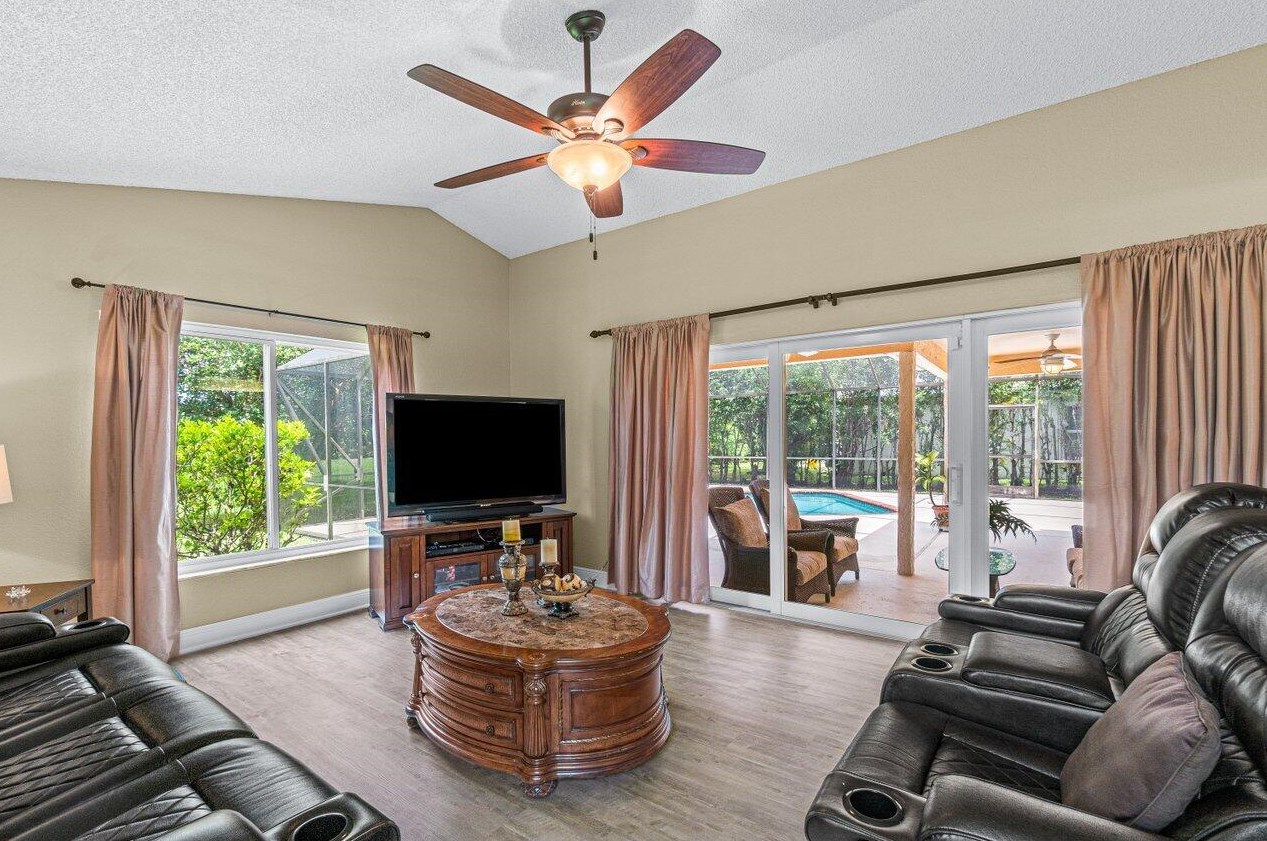 22075 Flower Dr, Boca Raton FL 33428-4627 exterior