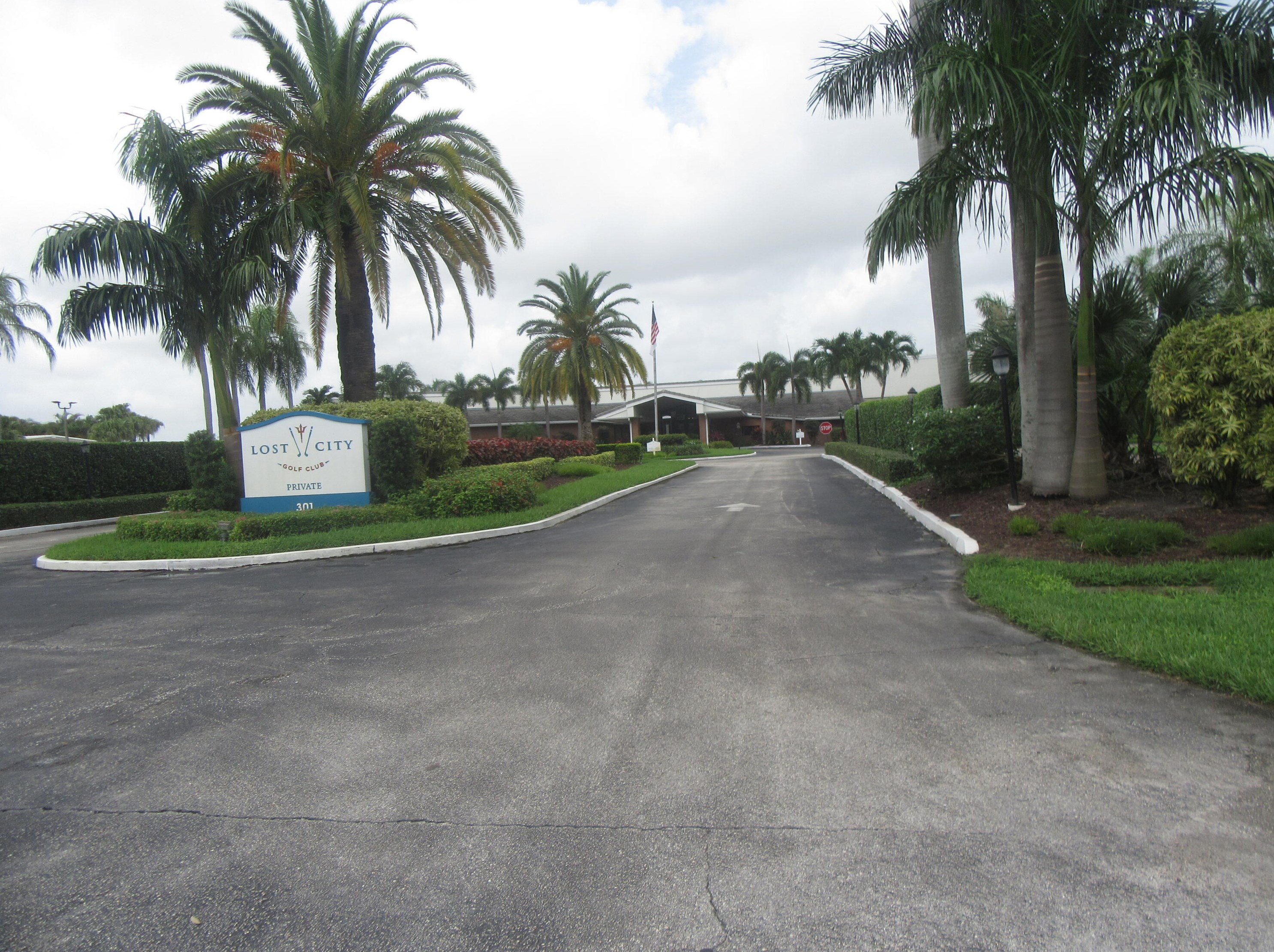 332 Orange Tree Dr, Lake Worth FL 33462-1350 exterior