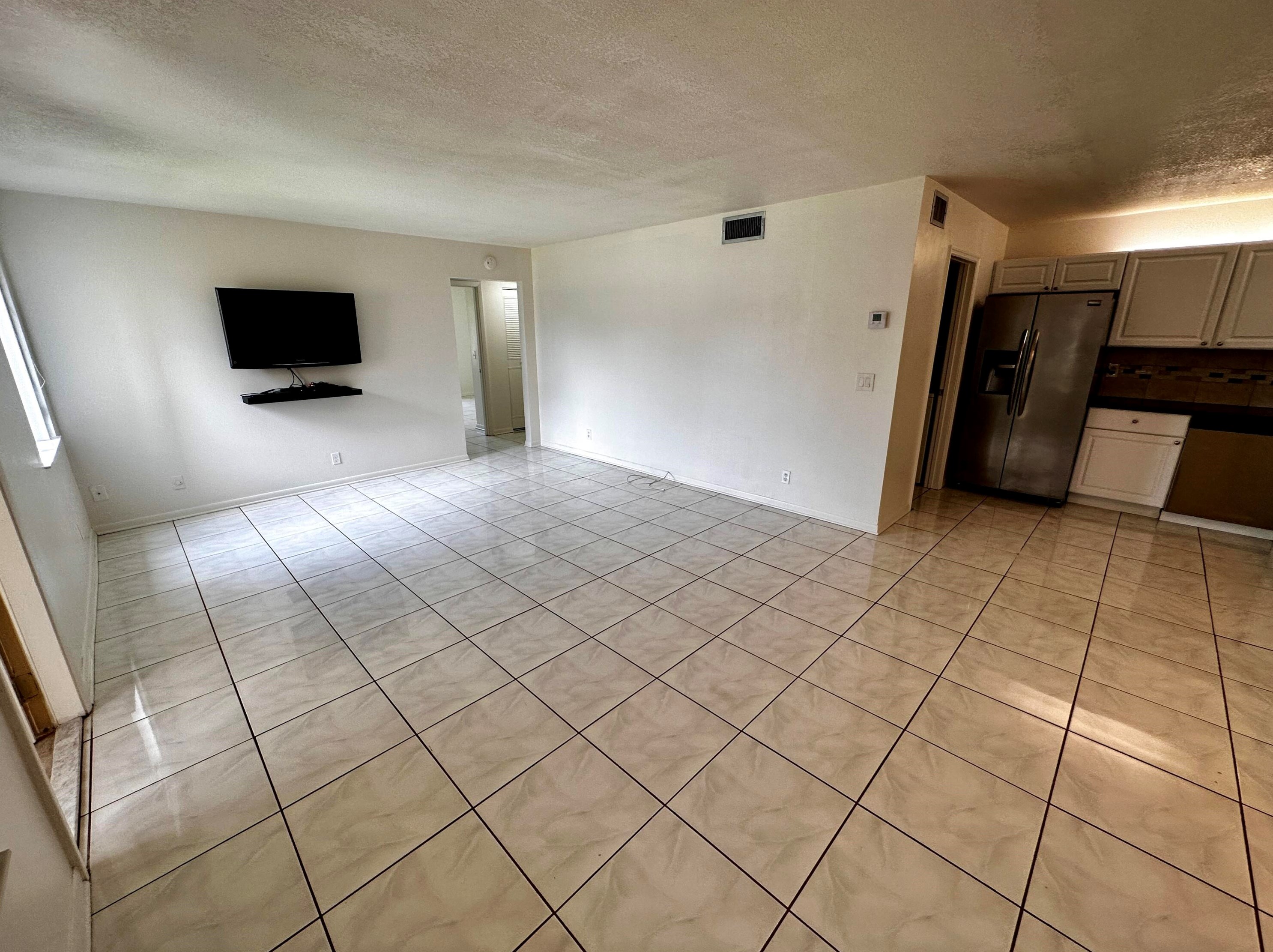 202 Pine Hov Cir, Lake Worth, FL 33463-9212