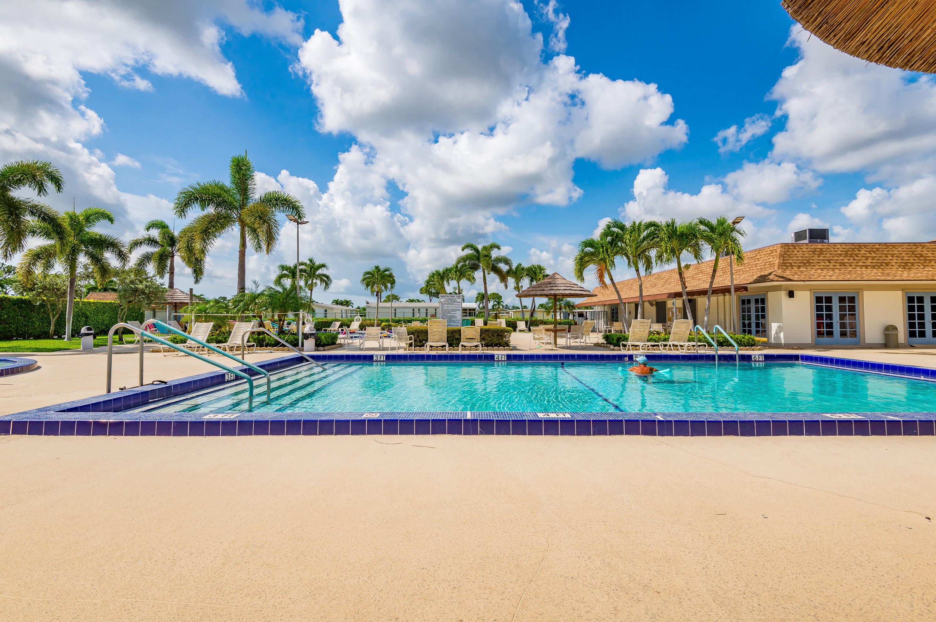 10021 Granada Bay, Boynton Beach FL 33436-2221 exterior