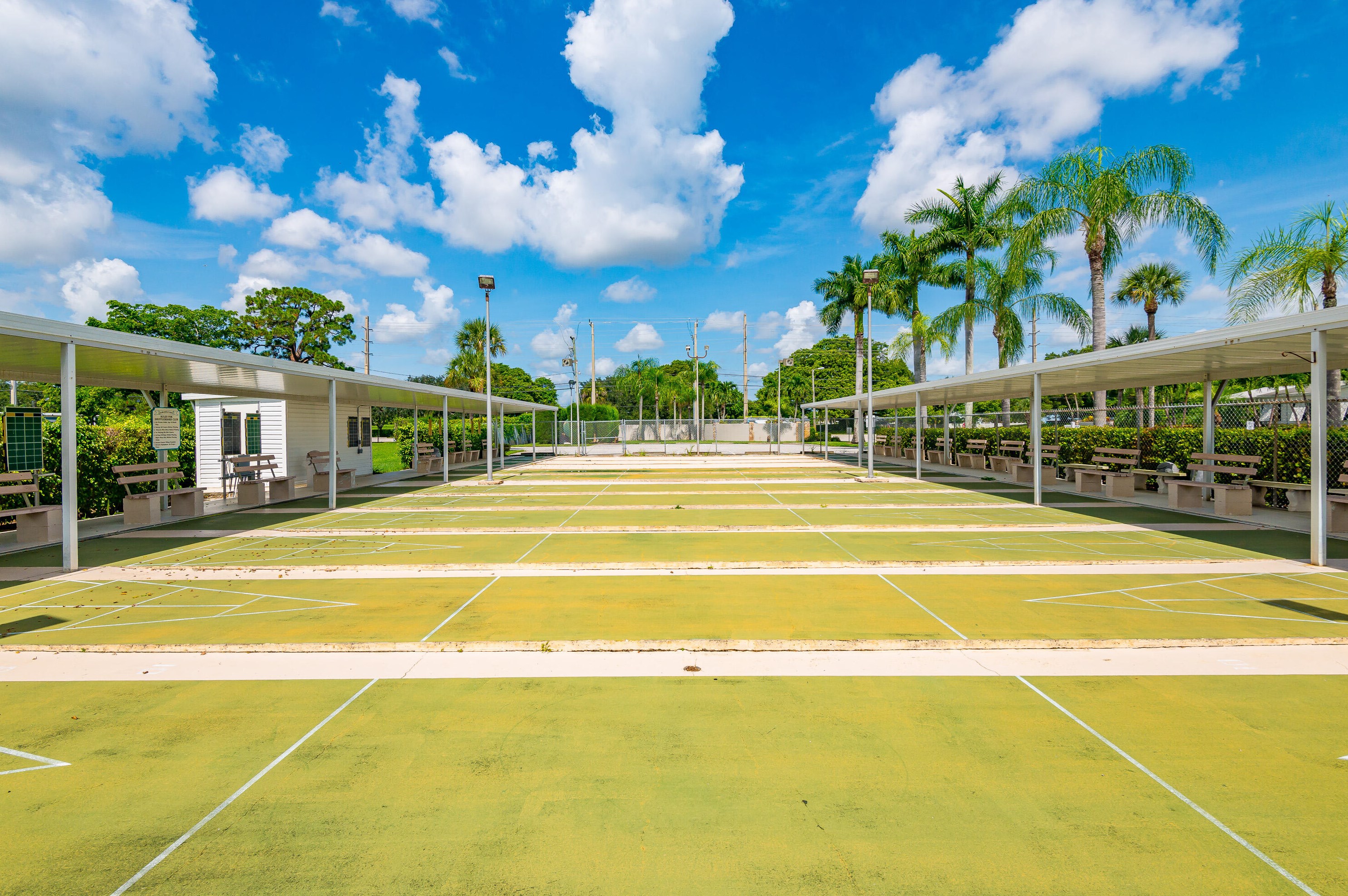 10021 Granada Bay, Boynton Beach FL 33436-2221 exterior