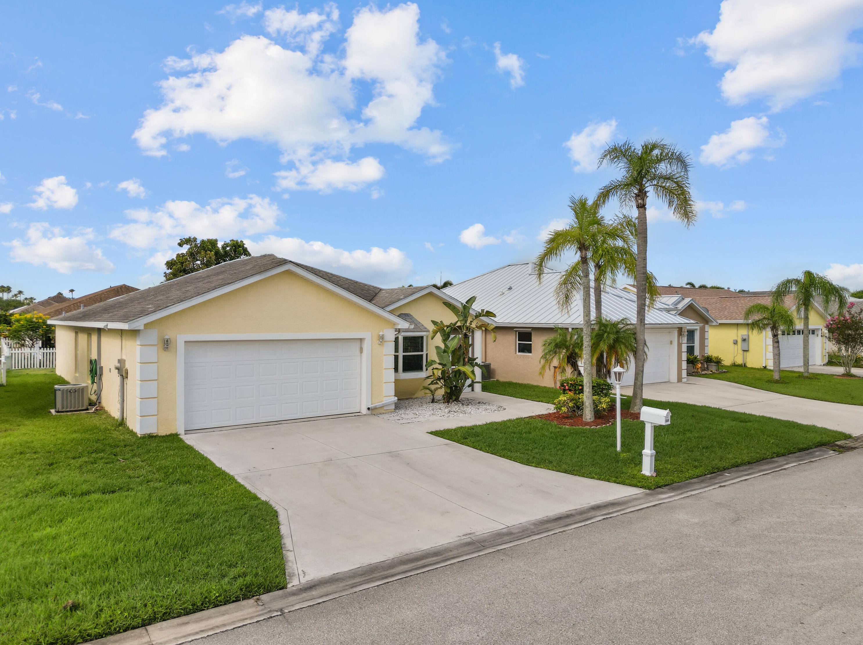 664 25th St, Okeechobee, FL 34974-3208