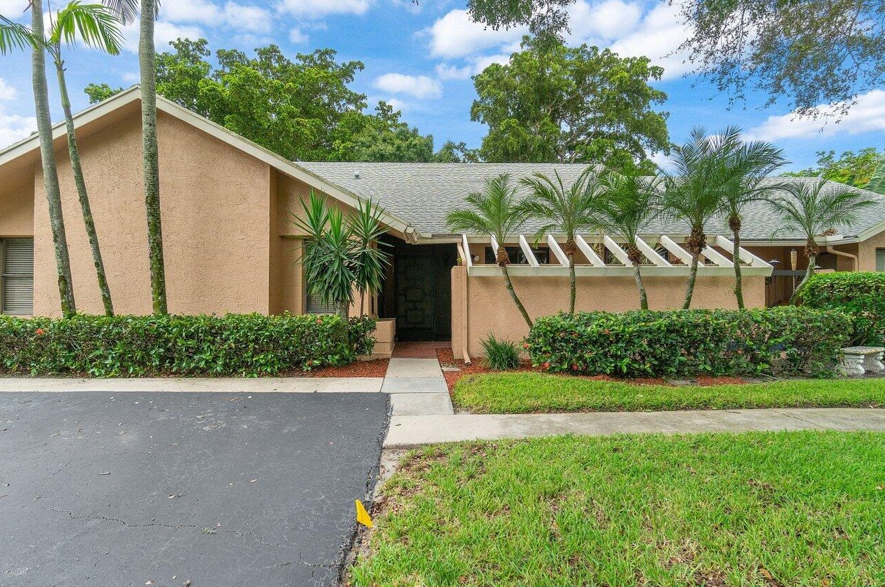 10840 Waterberry Dr, Boca Raton, FL 33498-1689