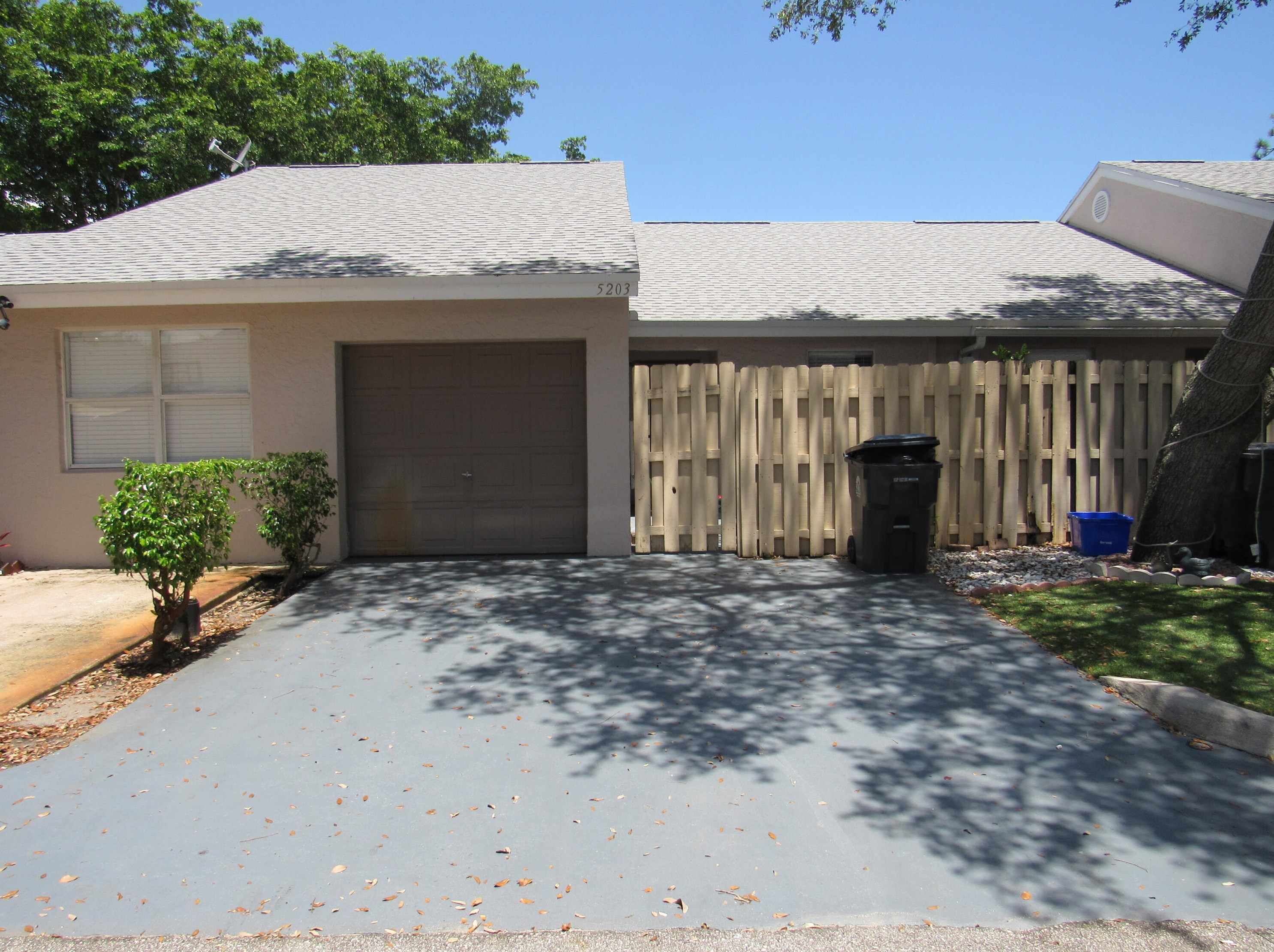 5203 Glencove Ln, West Palm Beach, FL 33415