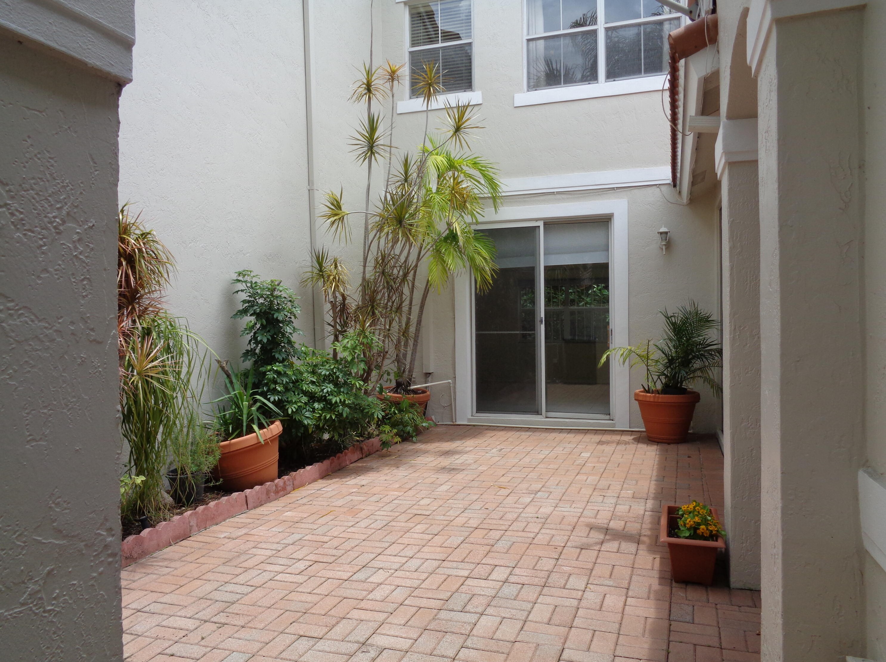 1225 Weeping Willow Way, Hollywood, FL 33019
