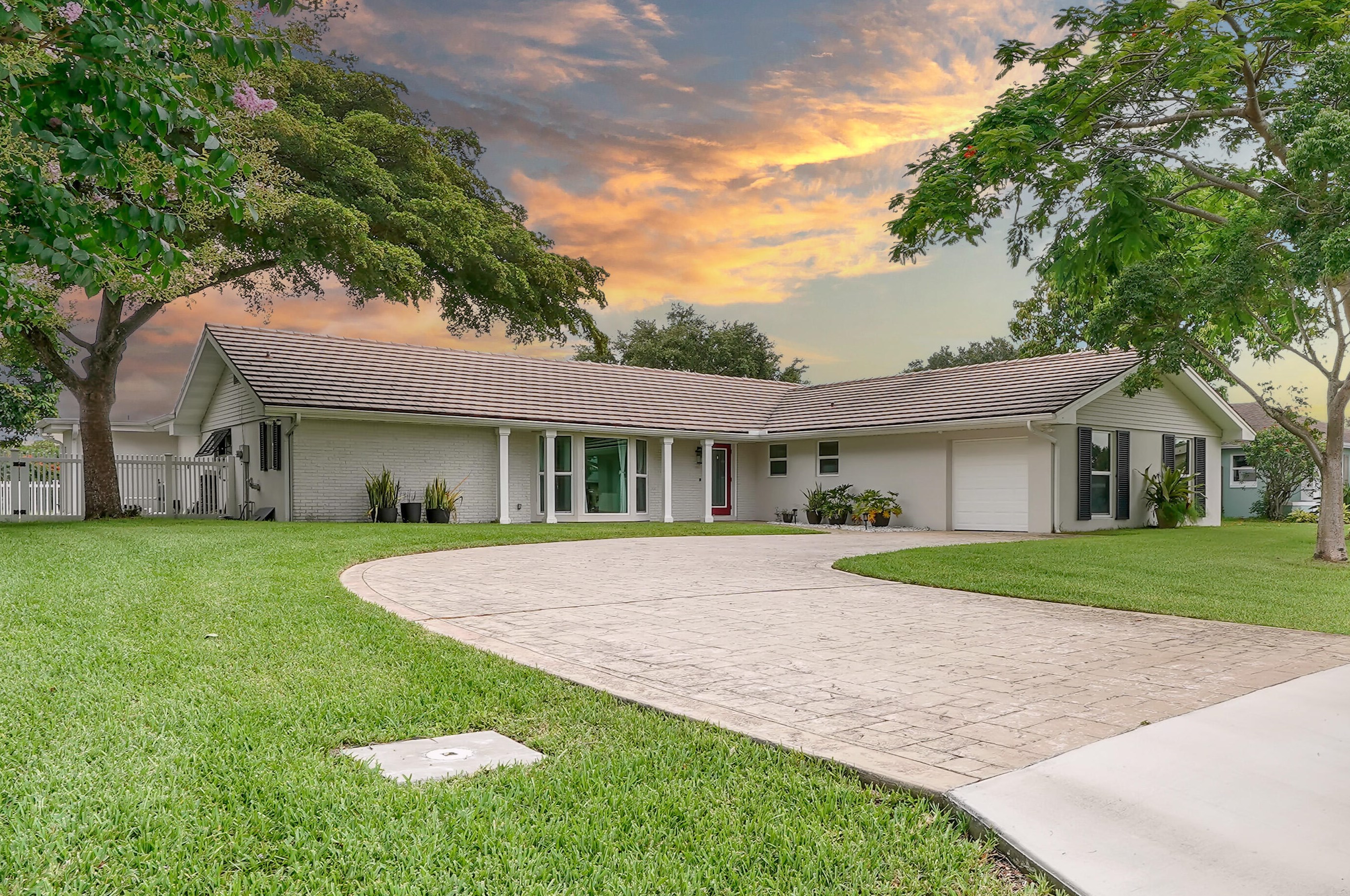 4191 Oak St, West Palm Beach, FL 33418-3932